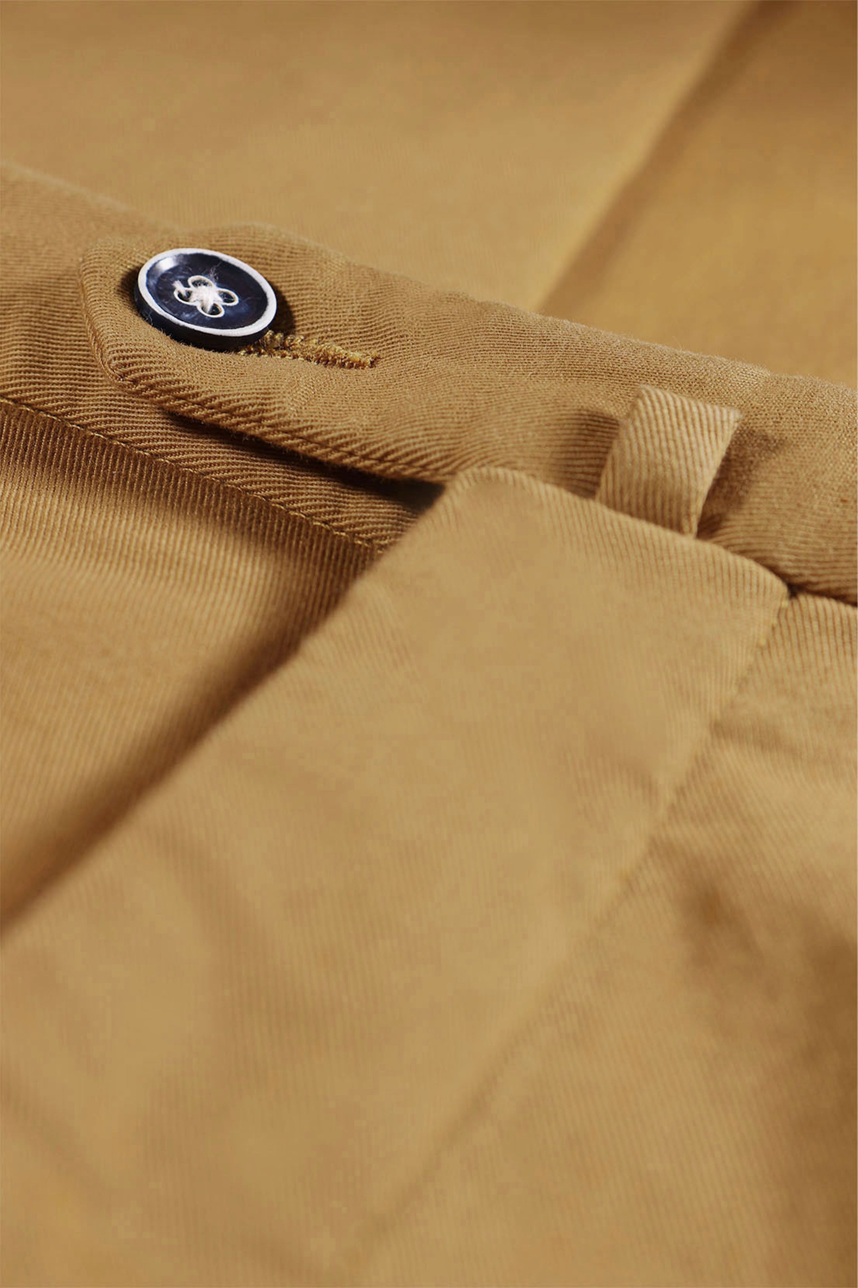 Chino beige foncé