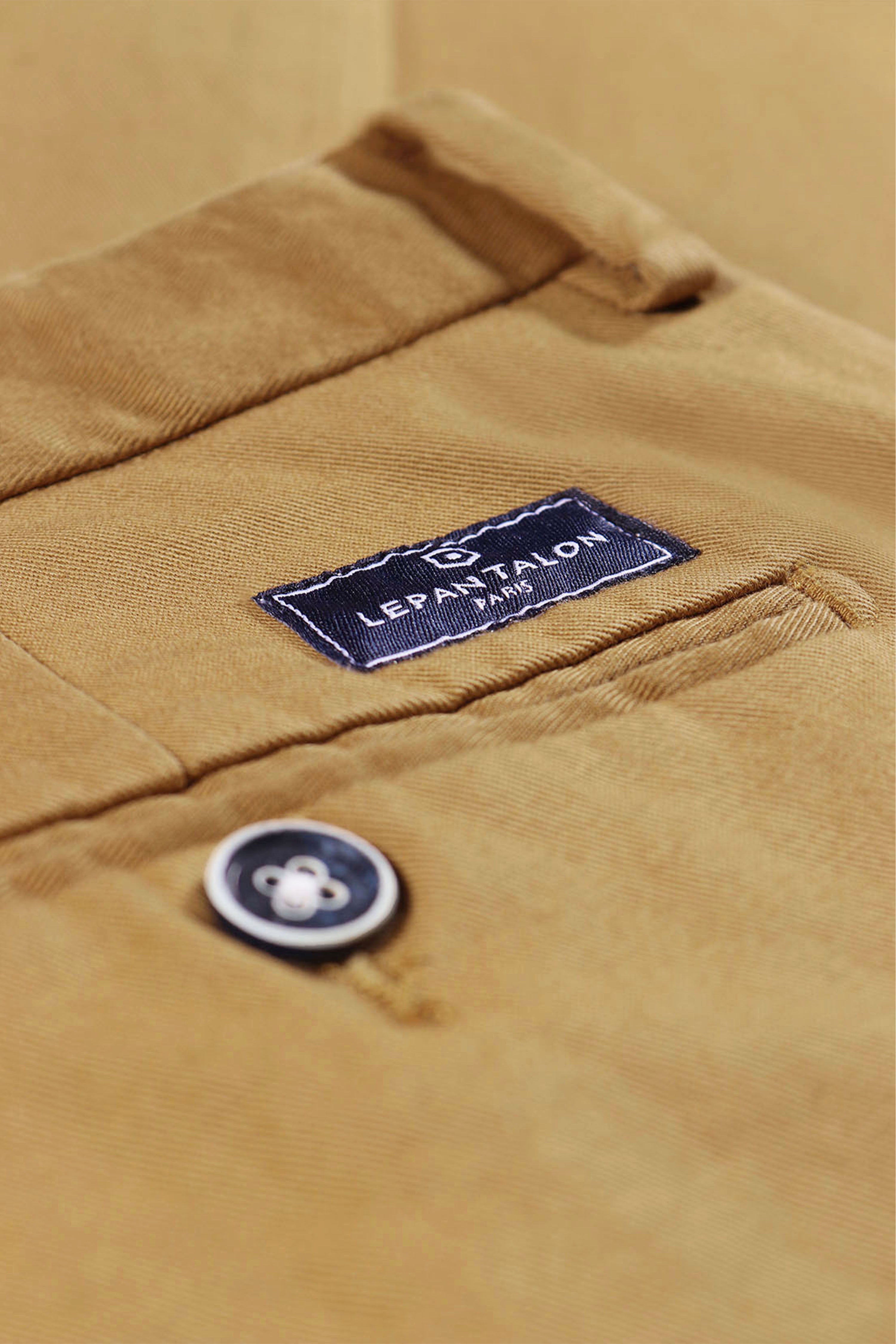 Chino beige foncé