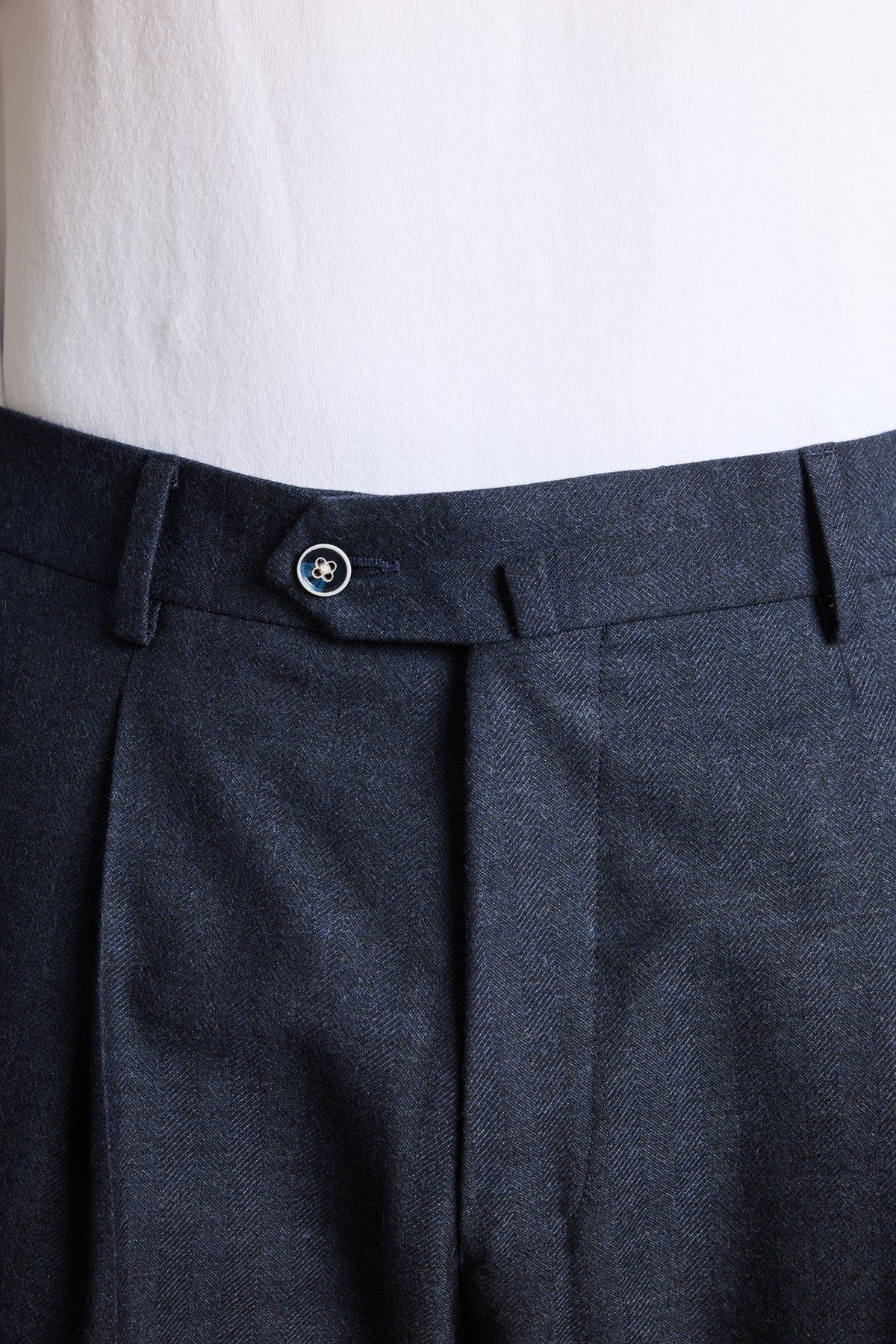 Pleated pants Navy blue