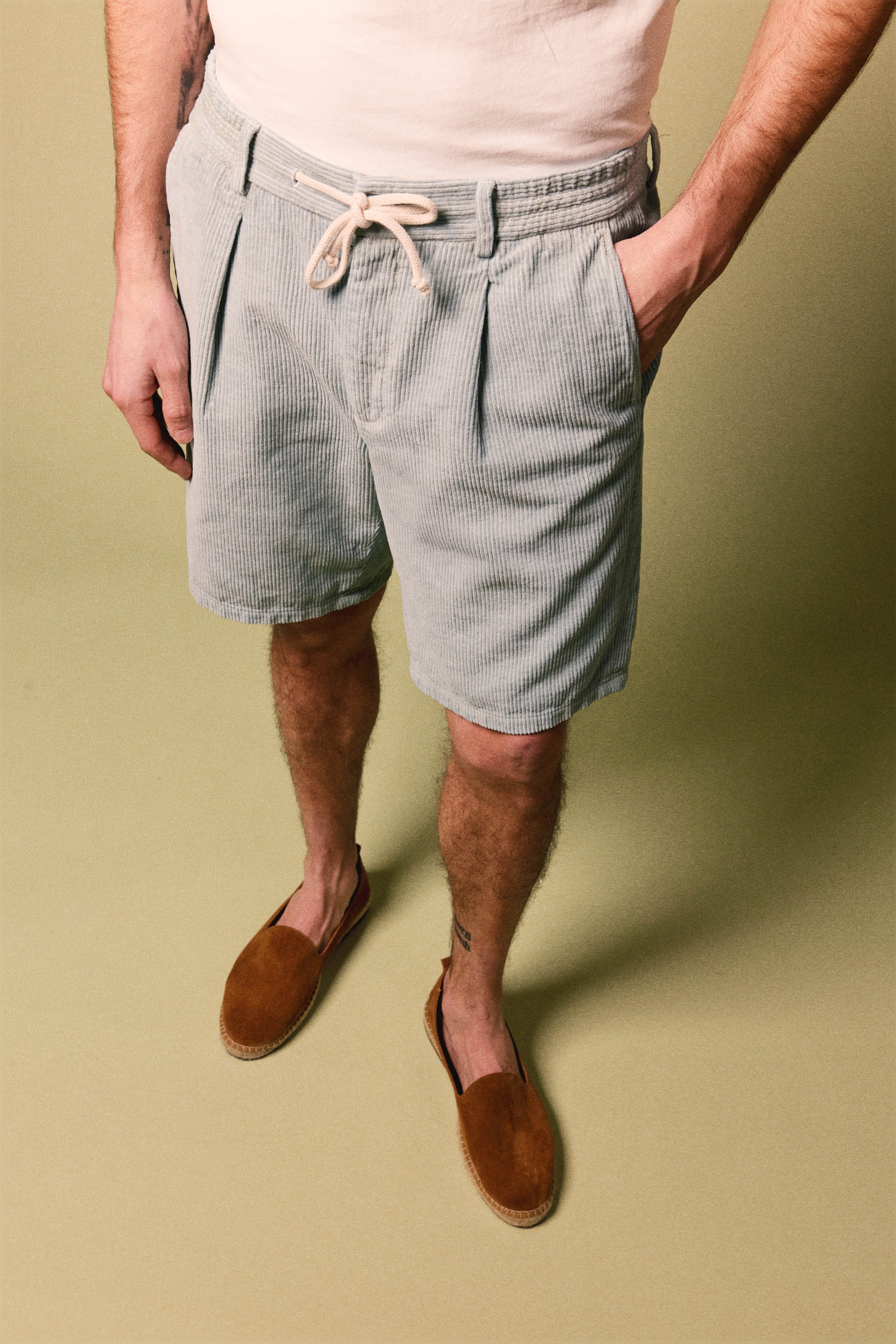 Light blue velvet Bermuda shorts