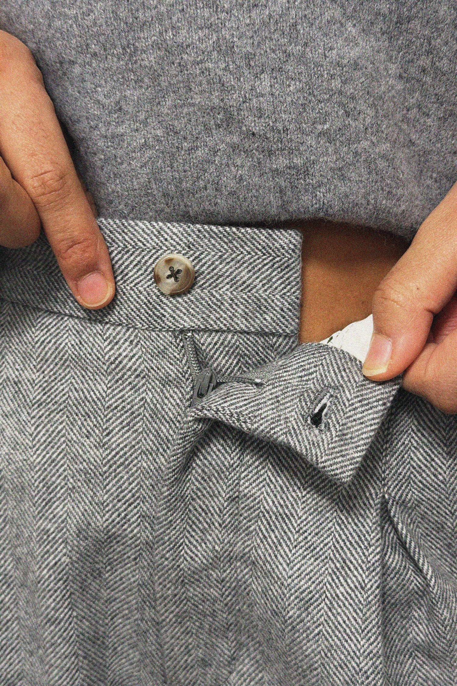 Pantalon à pinces flanelle chevron gris