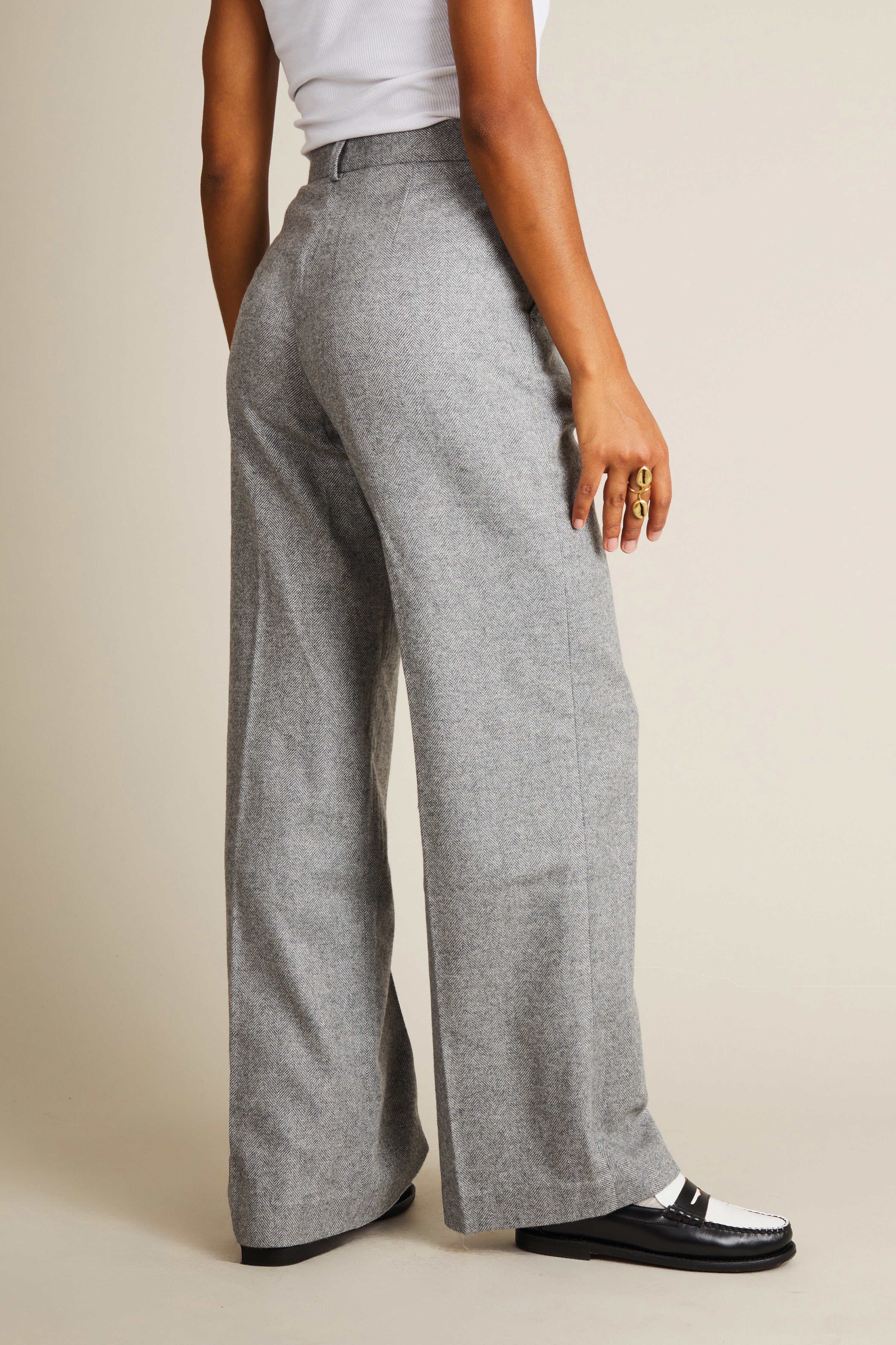 Pantalon à pinces flanelle chevron gris