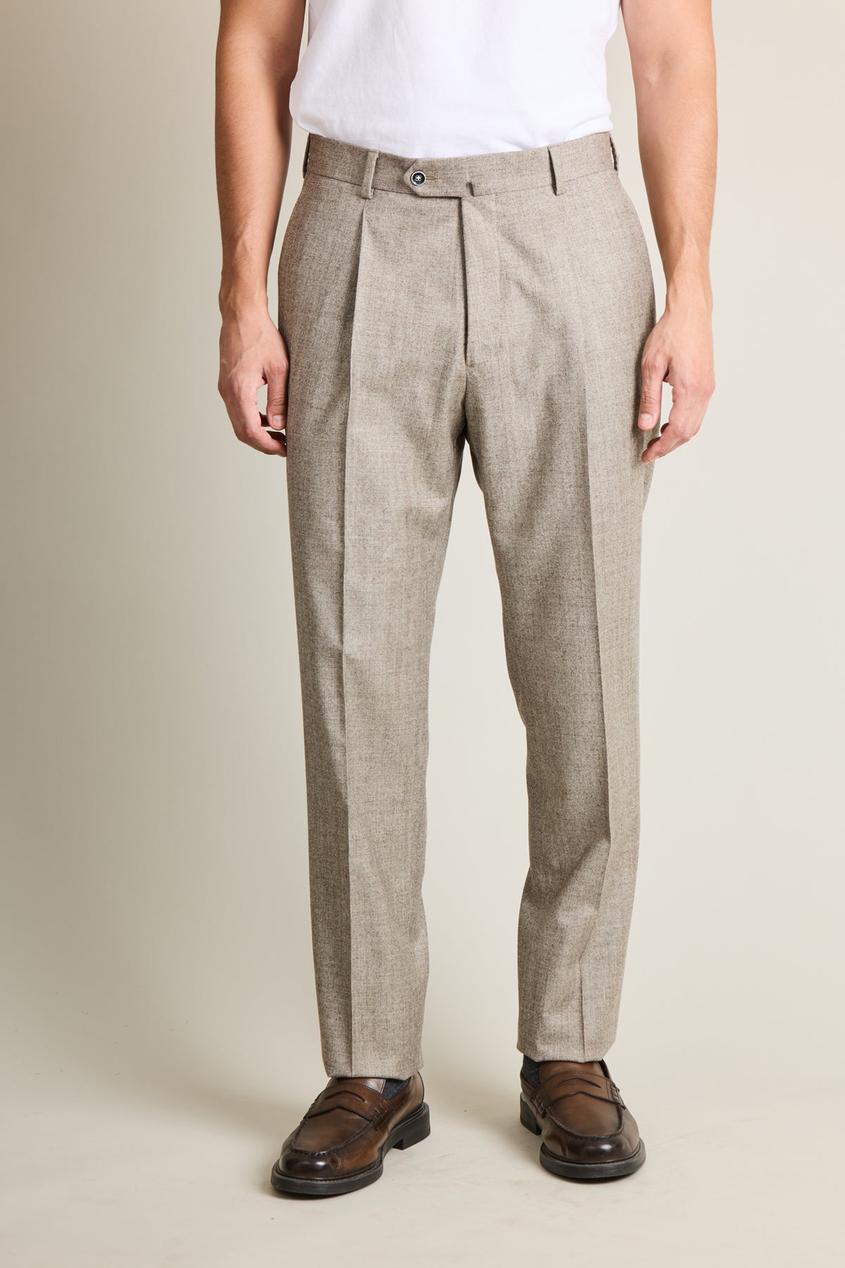 Beige pleated pants