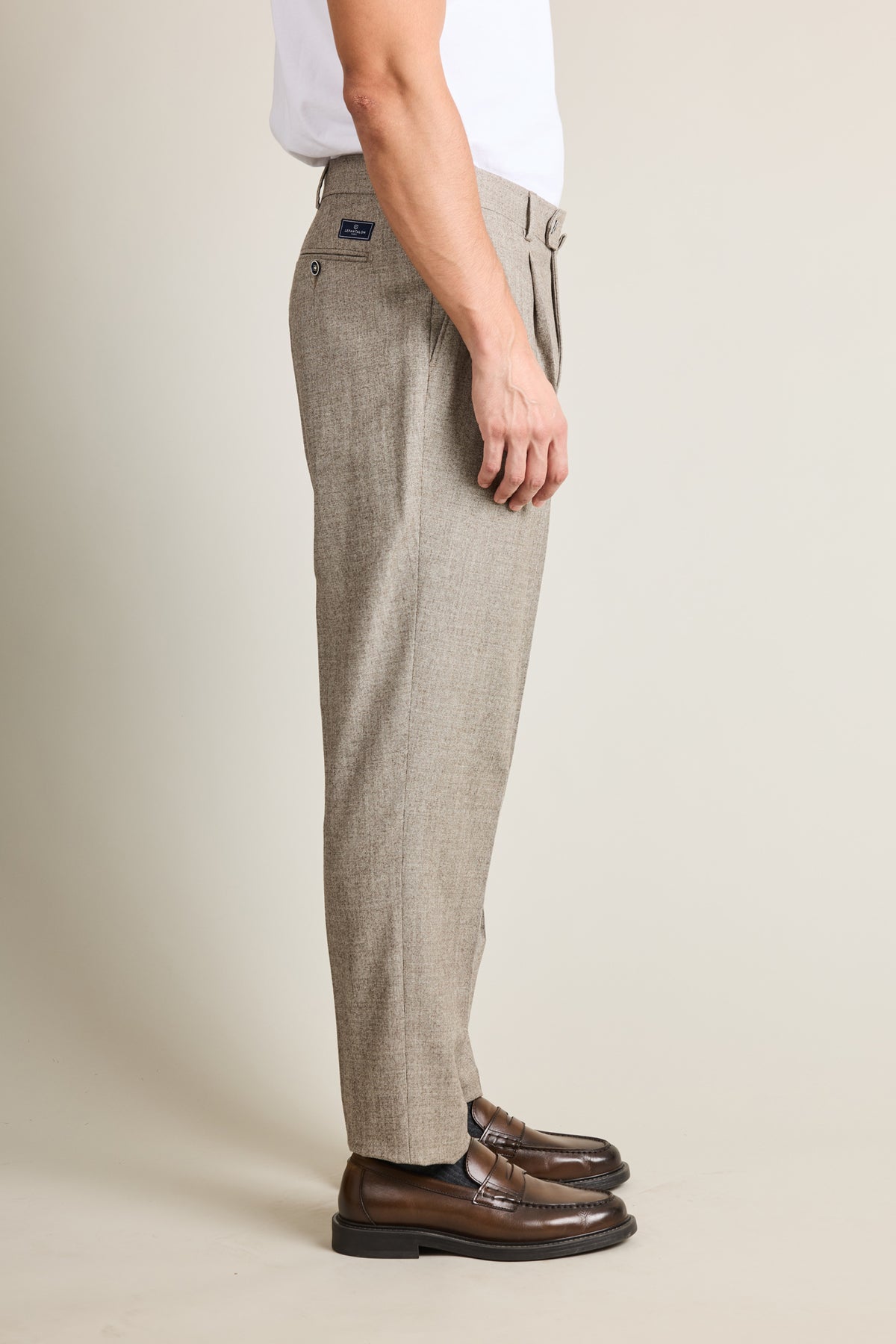Beige pleated pants