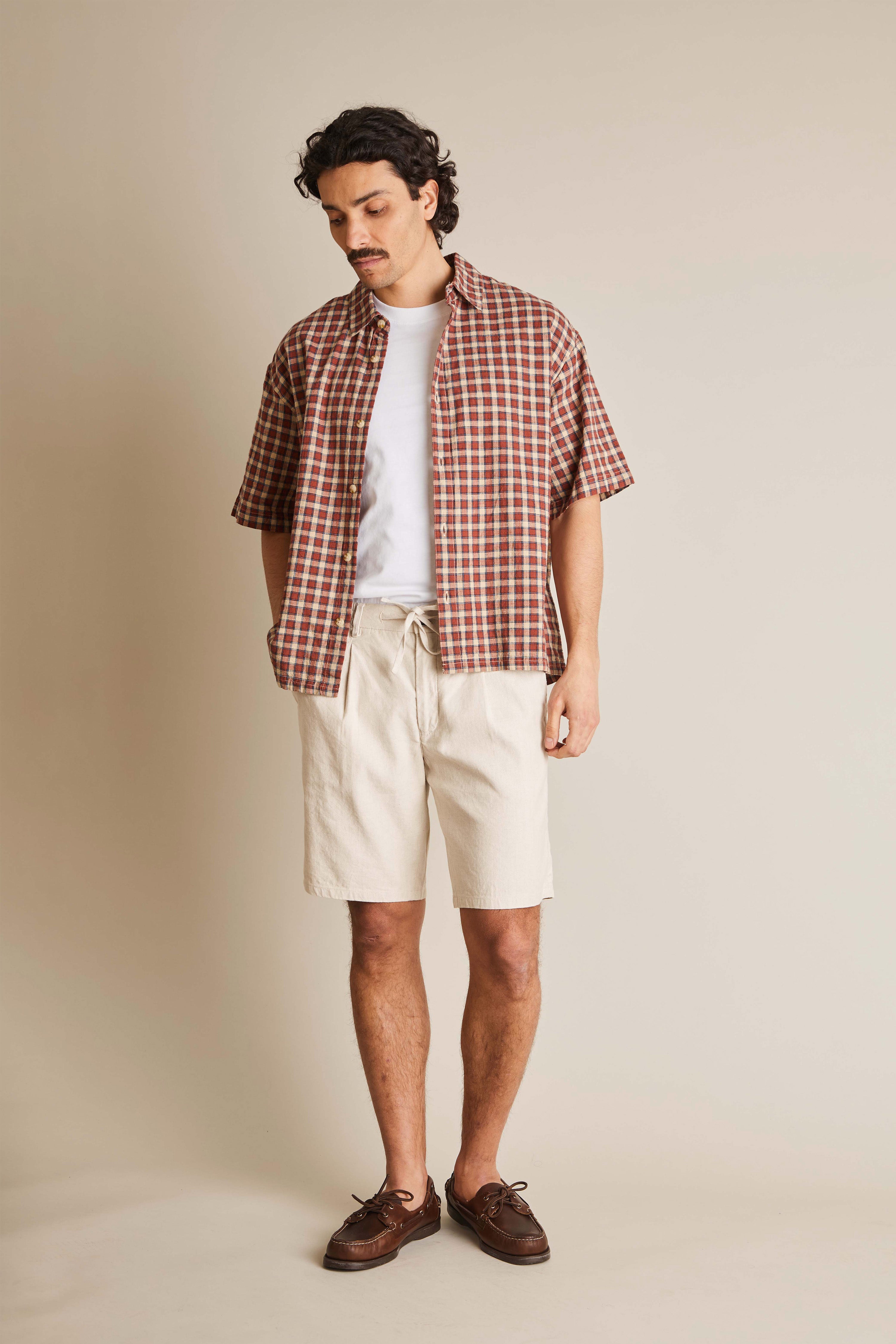 Off-white cotton-linen Bermuda shorts