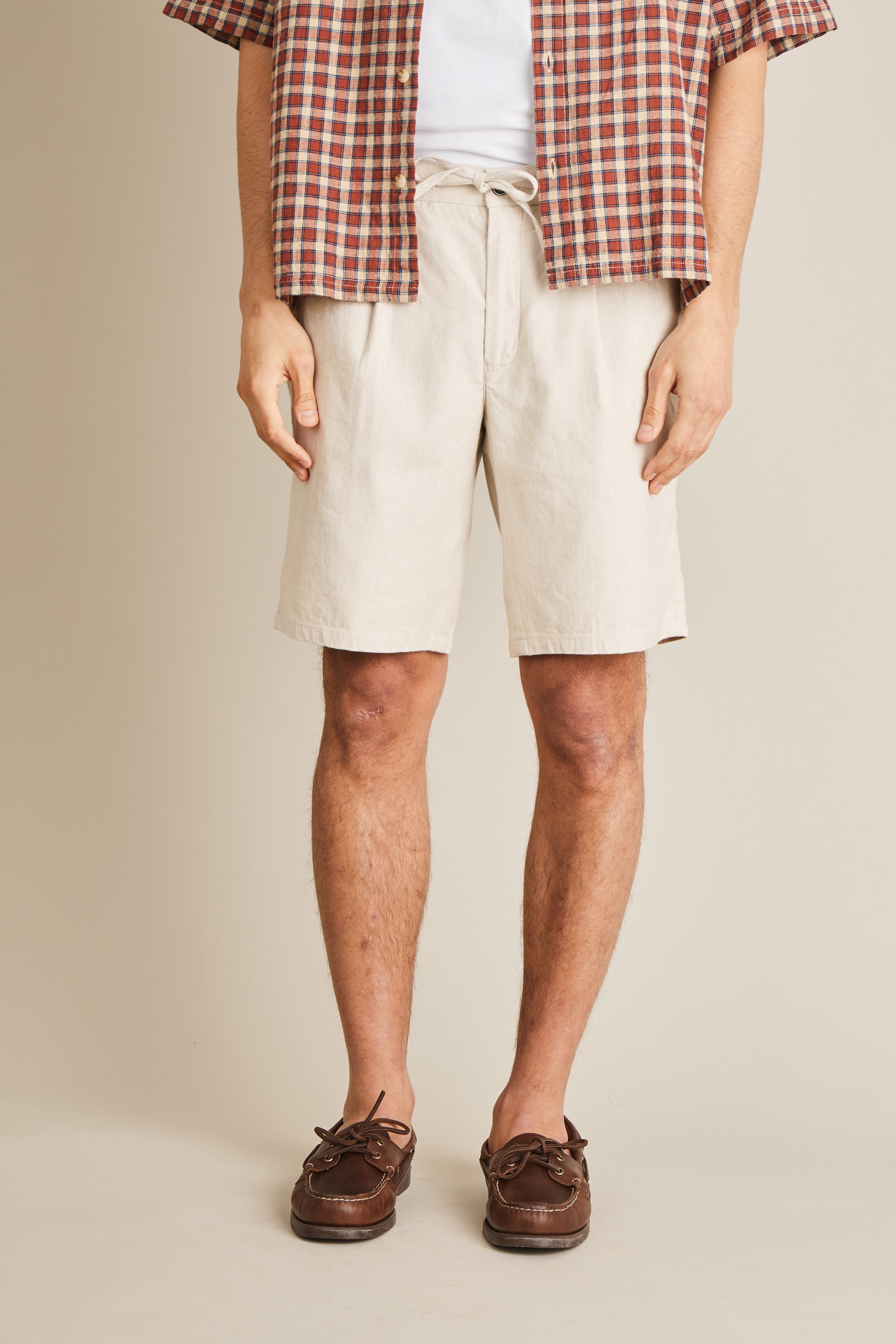 Off-white cotton-linen Bermuda shorts