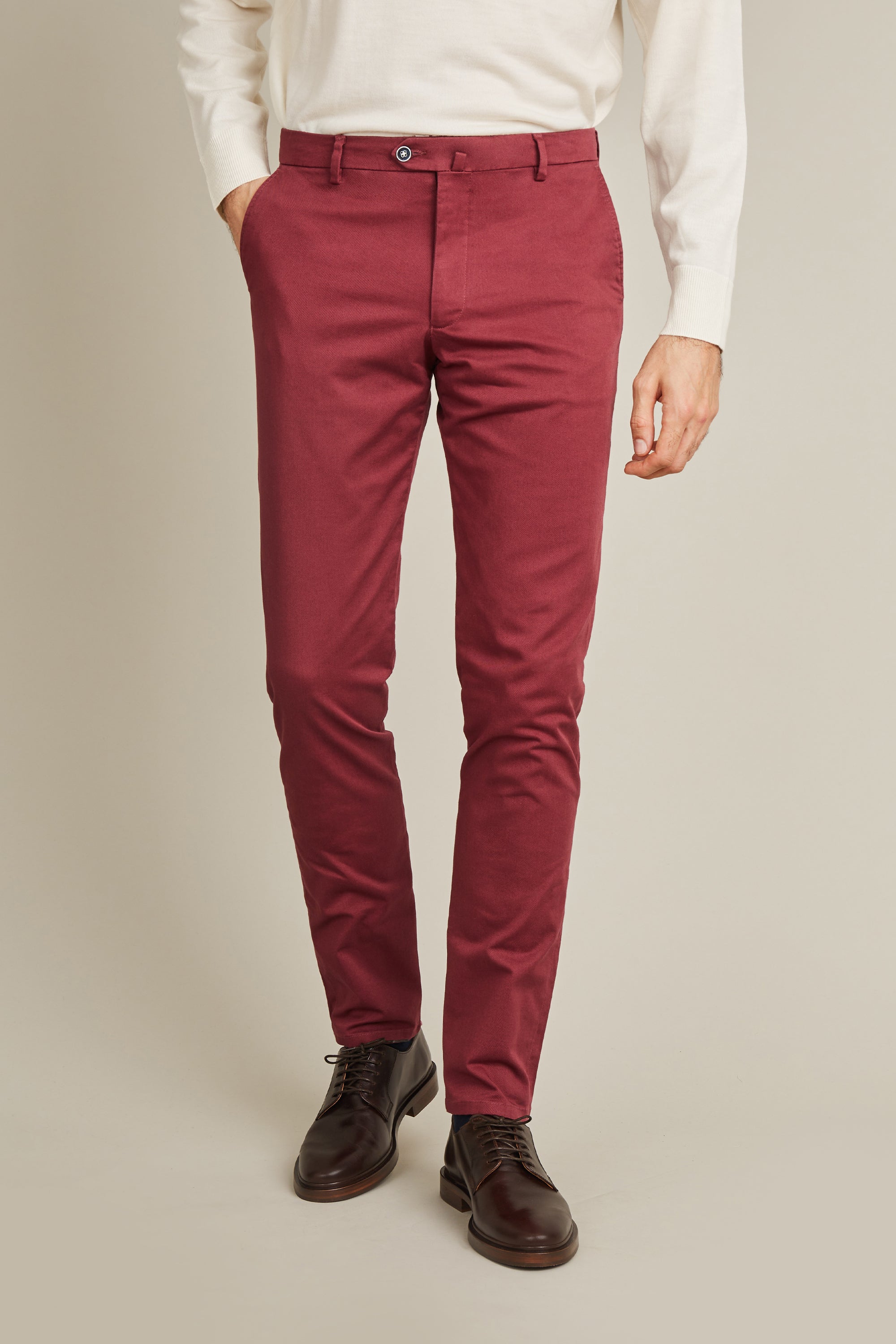 Chino bordeaux foncé