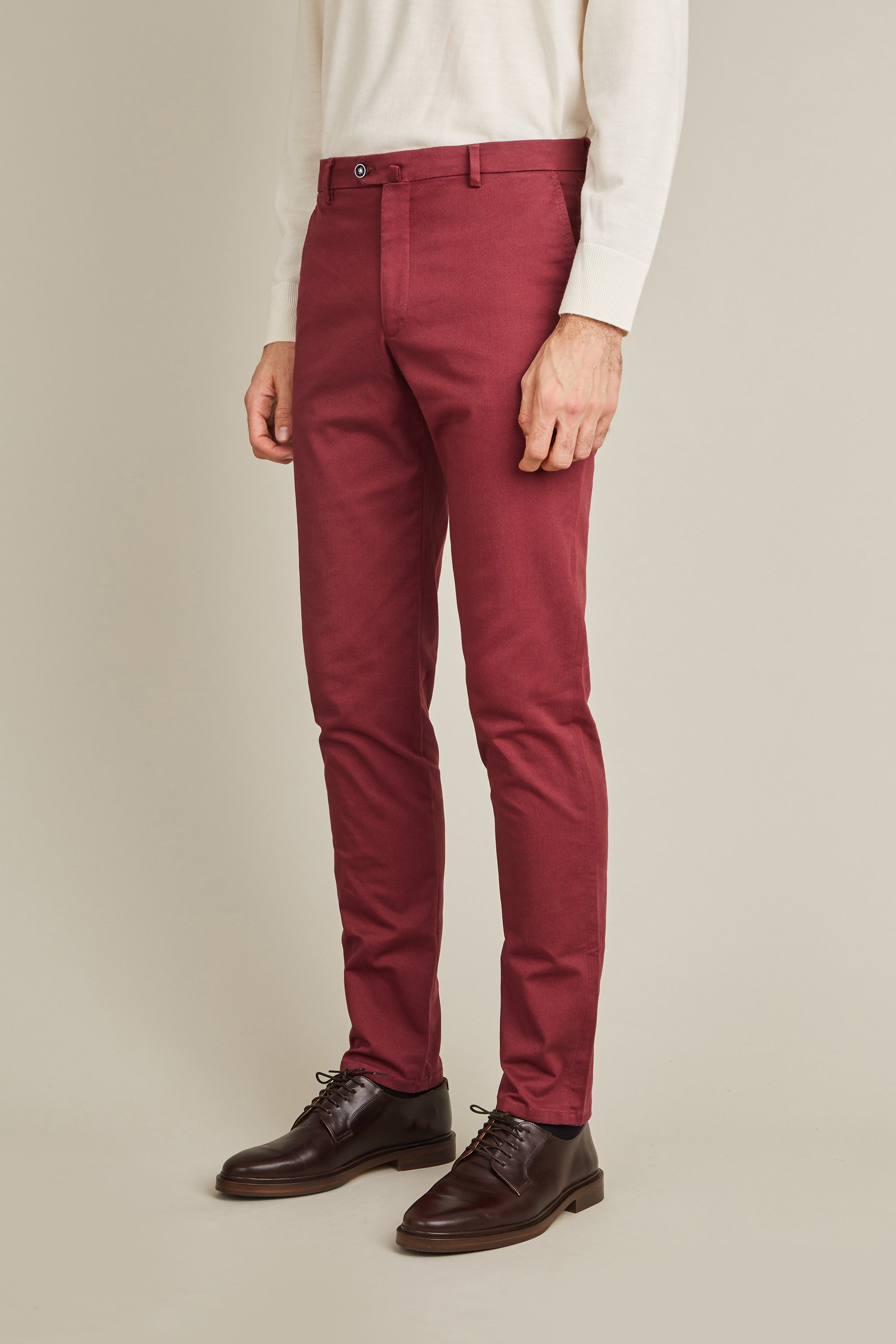 Chino bordeaux foncé