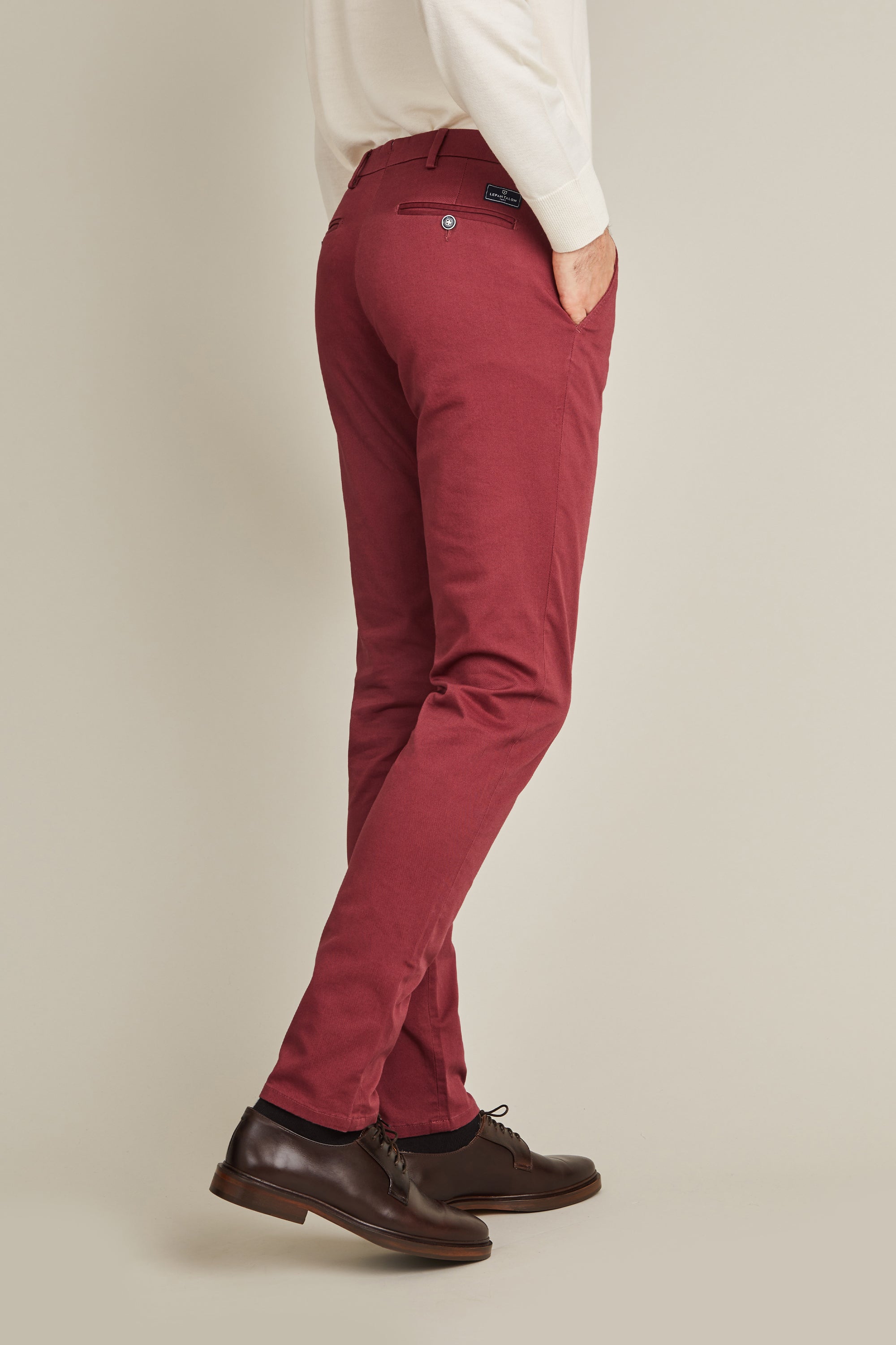 Chino bordeaux foncé