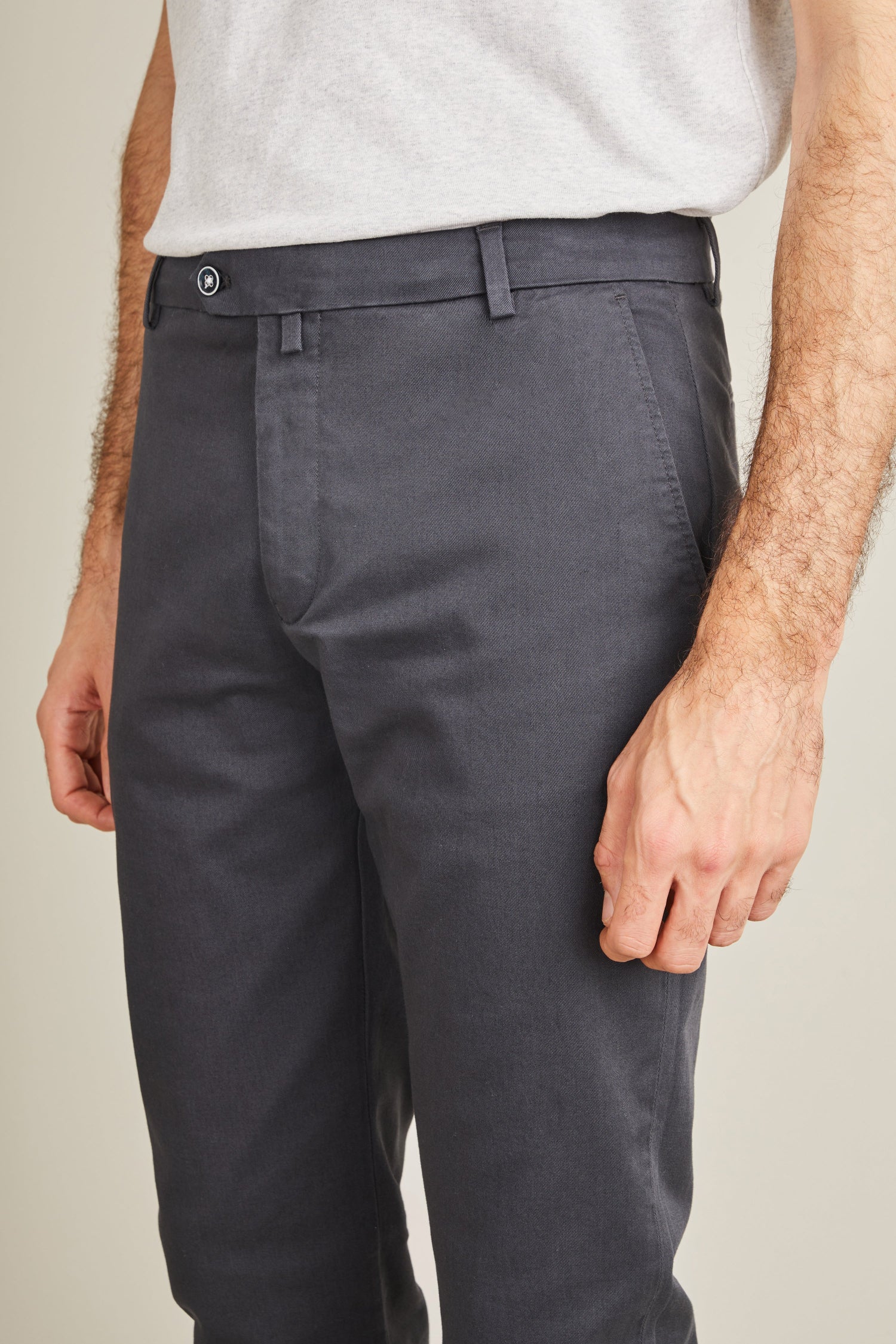 Anthracite gray chinos