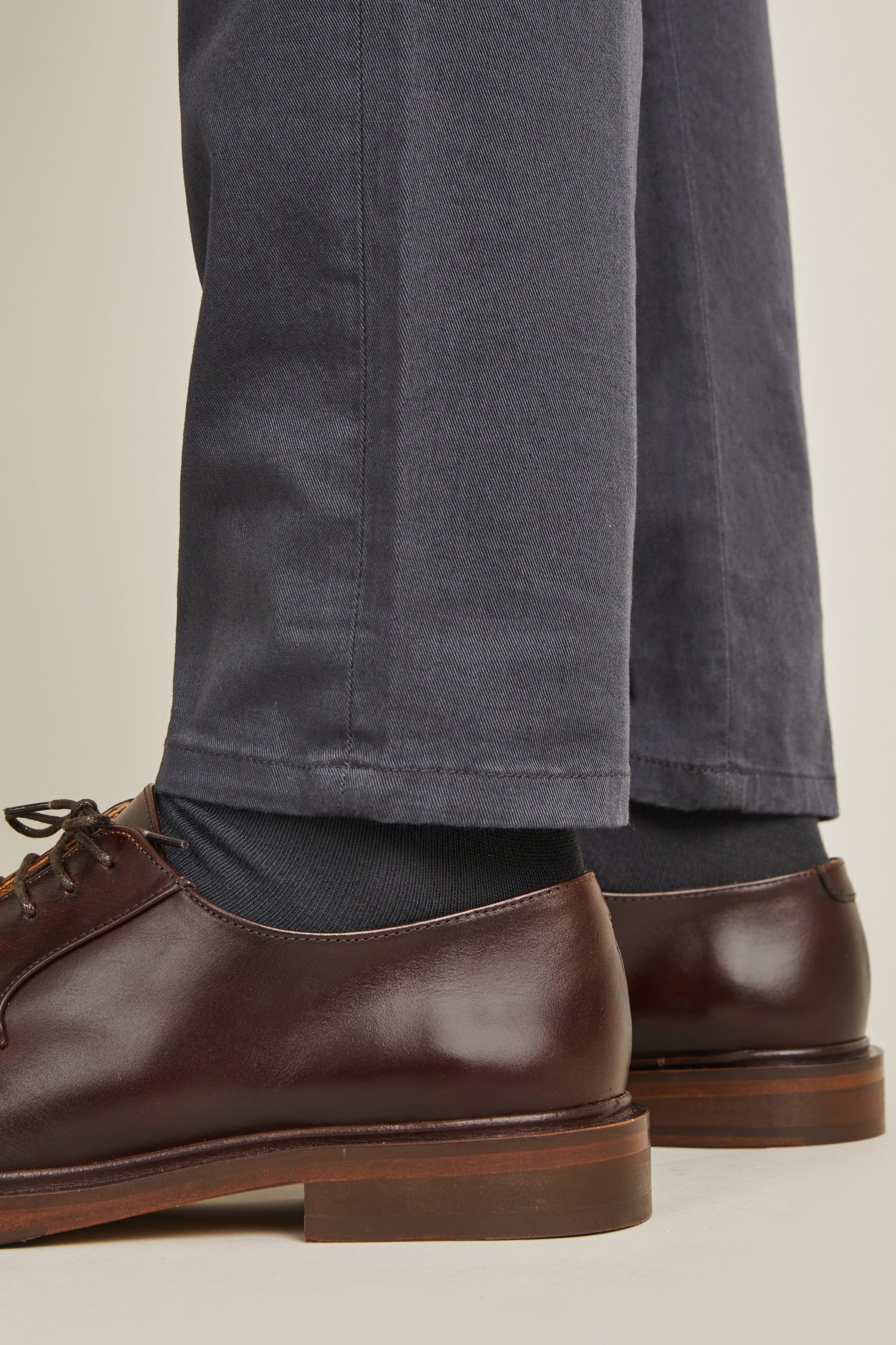 Anthracite gray chinos