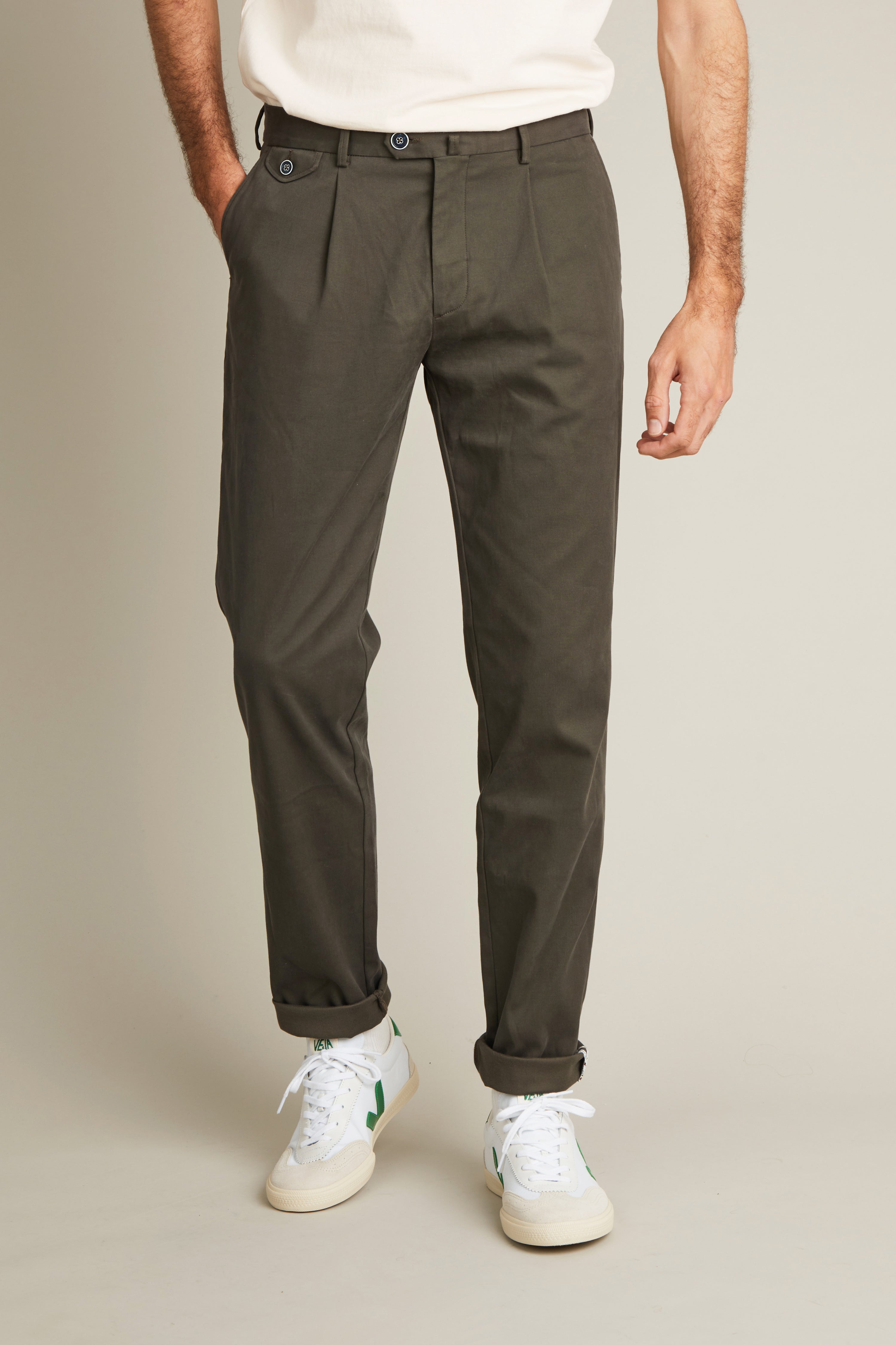 Chino à pinces kaki