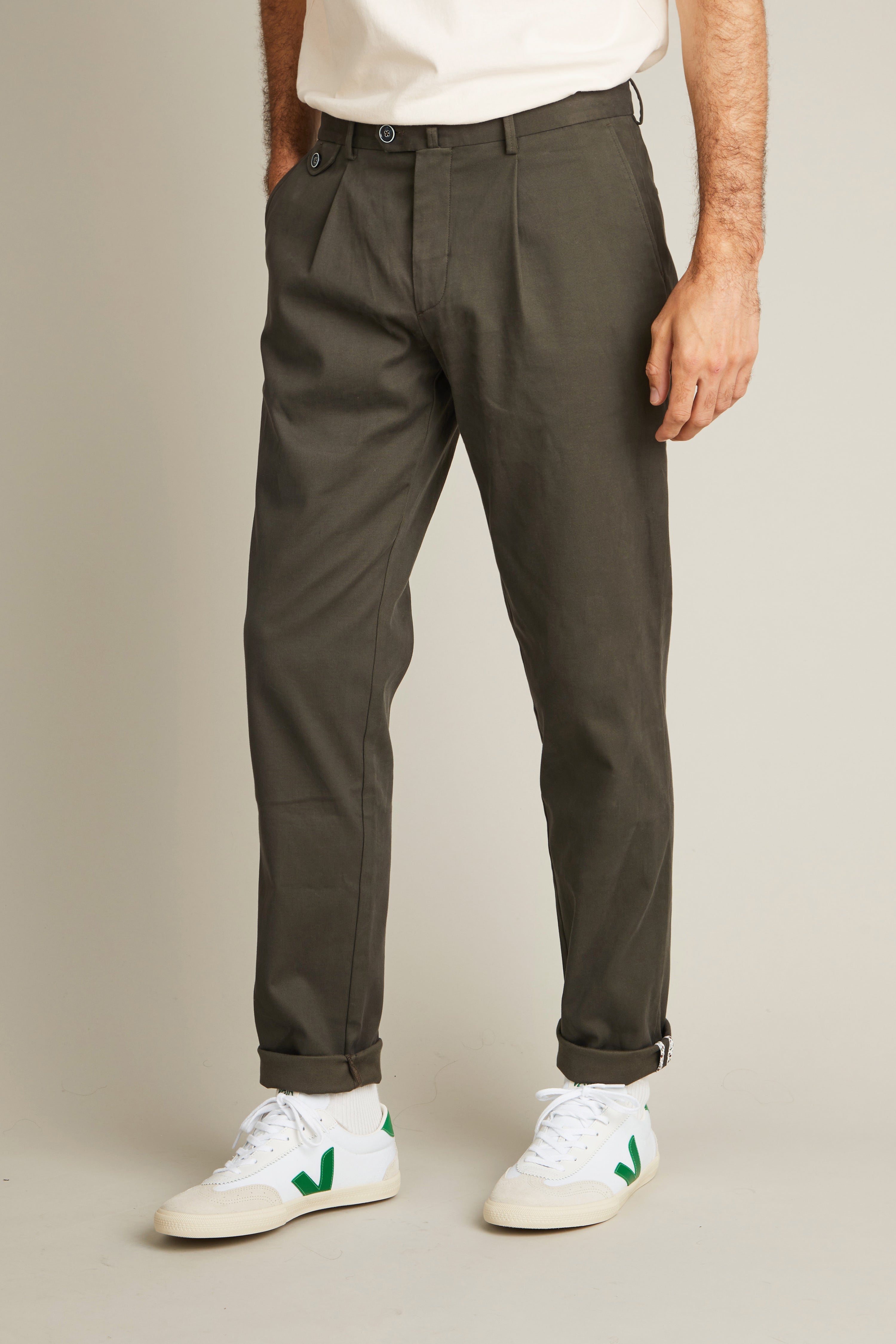 Chino à pinces kaki