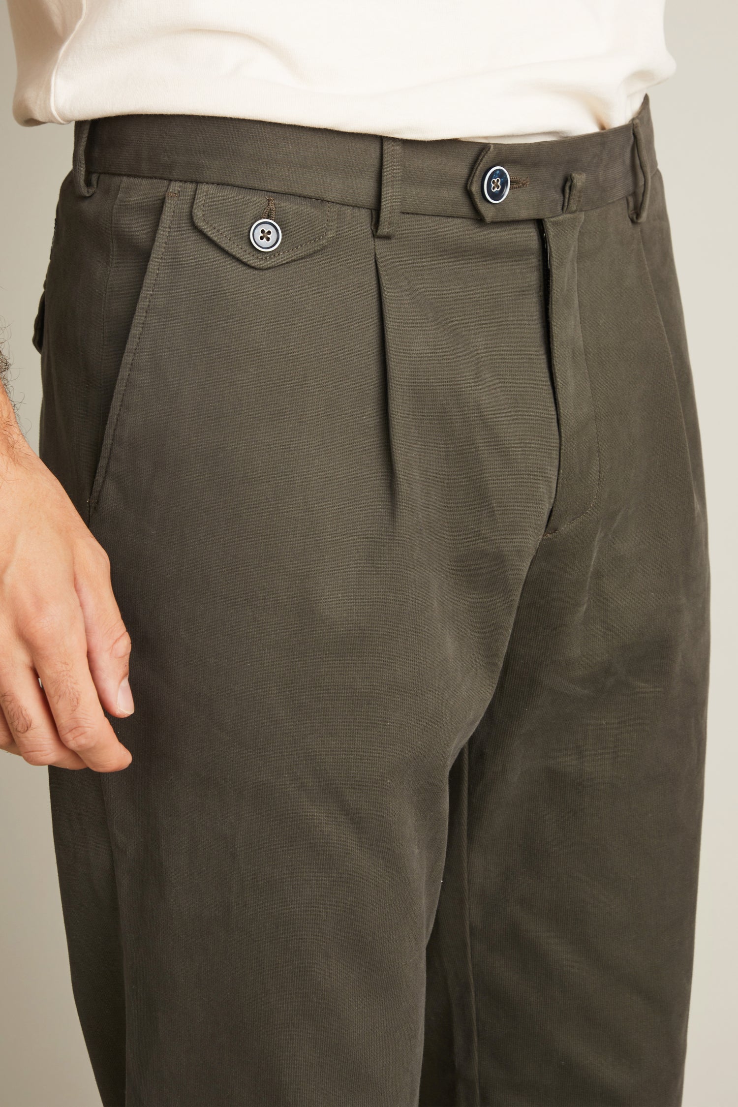 Chino à pinces kaki