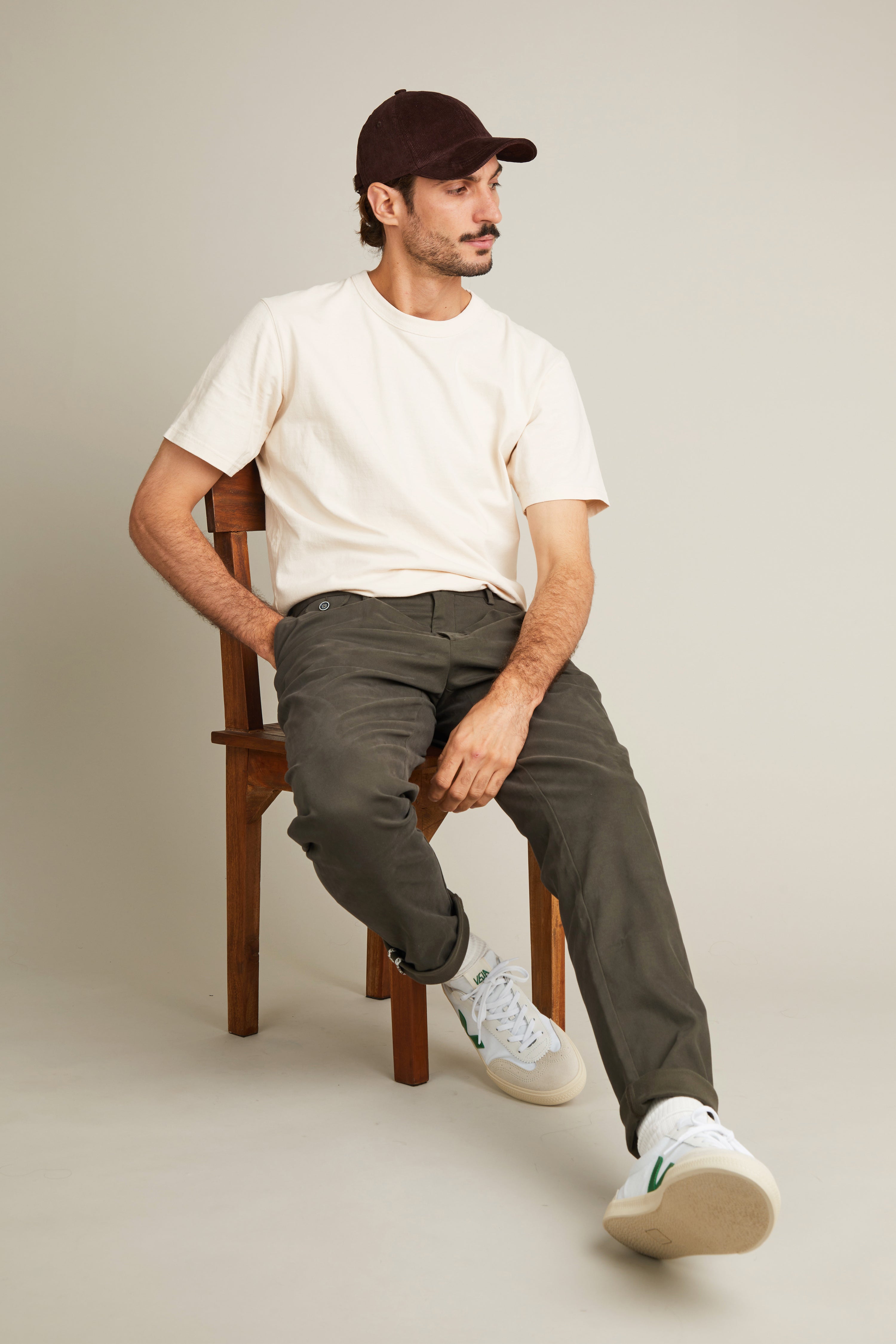 Chino à pinces kaki