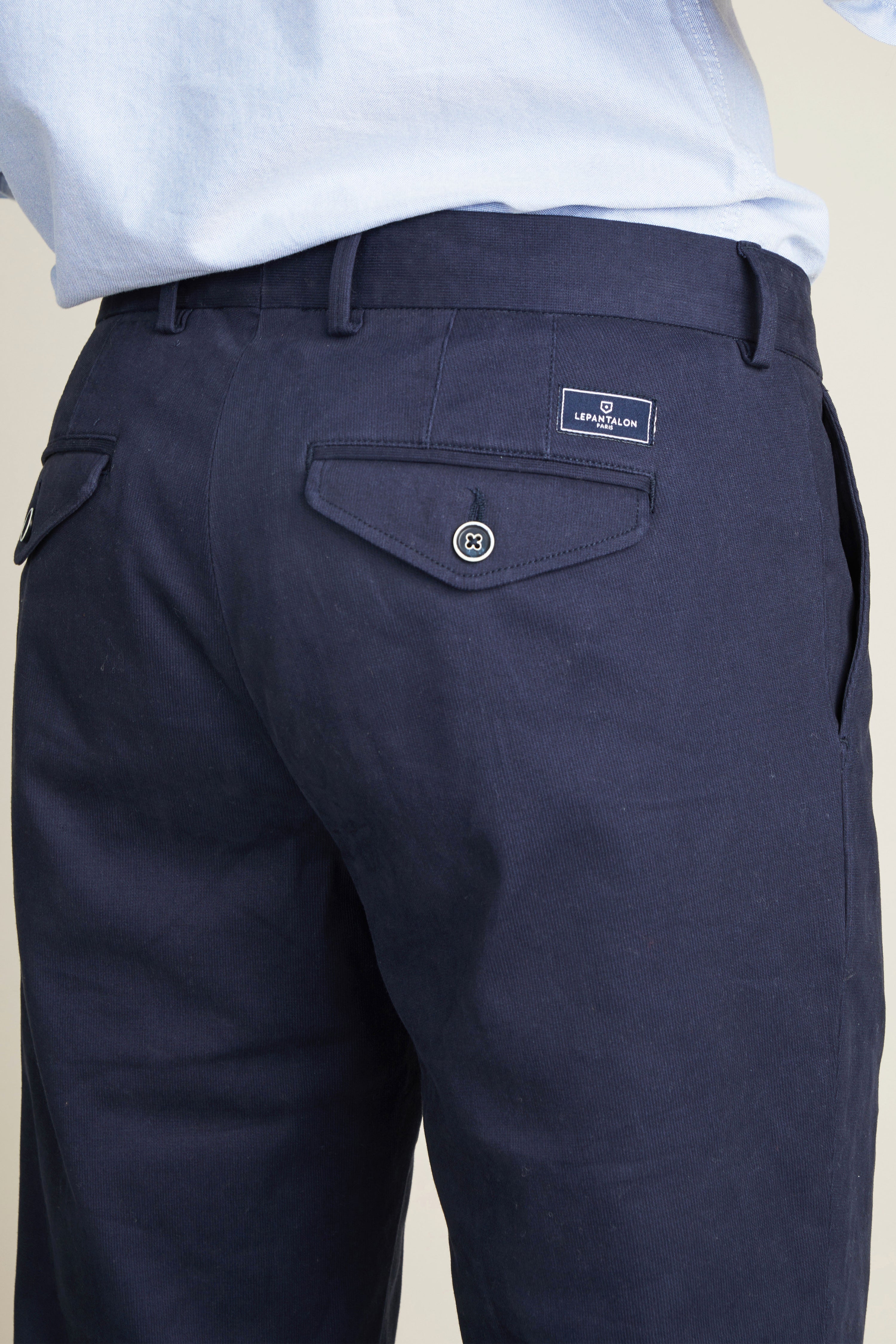 Chino à pinces marine