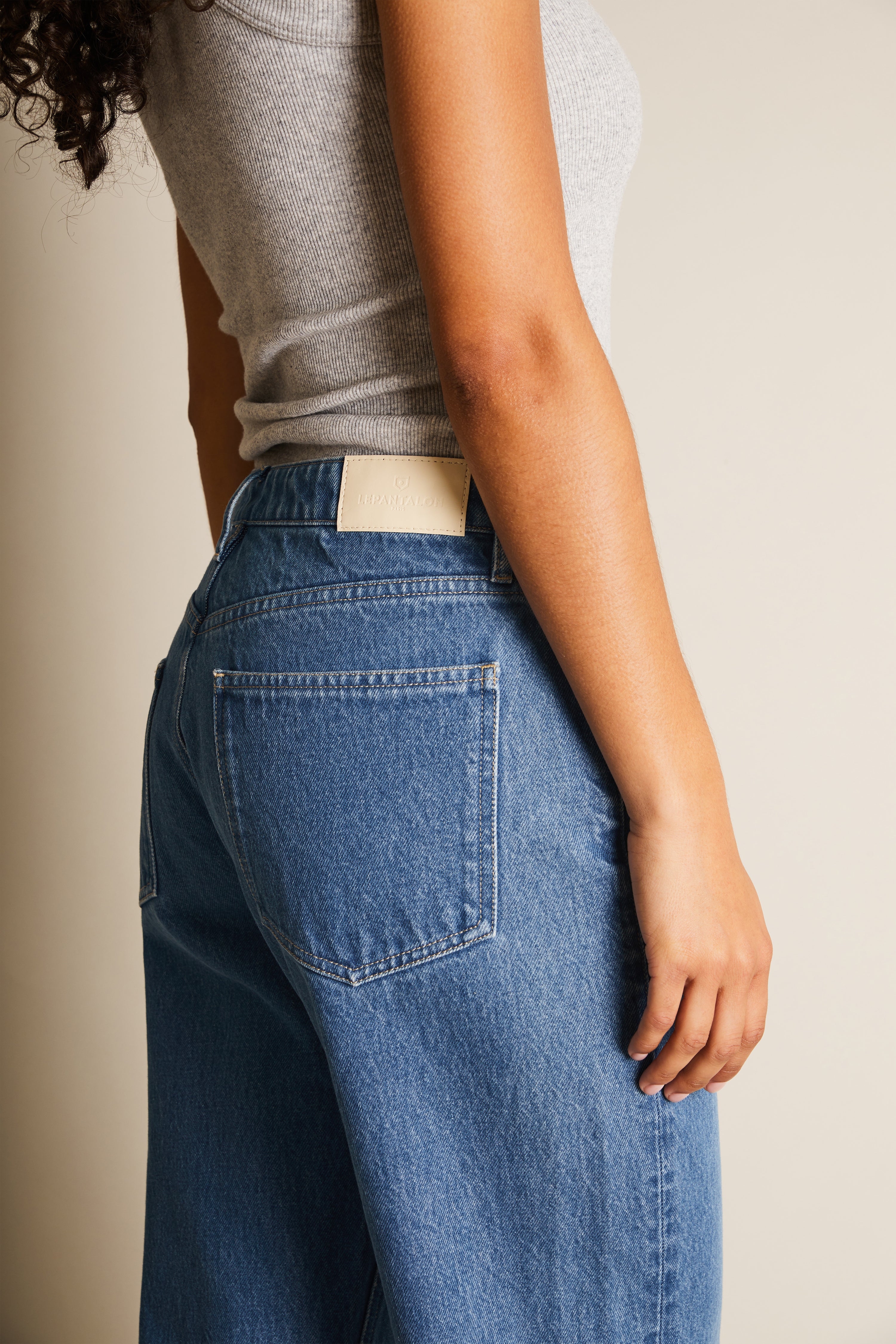 middle blue boyfriend Jeans