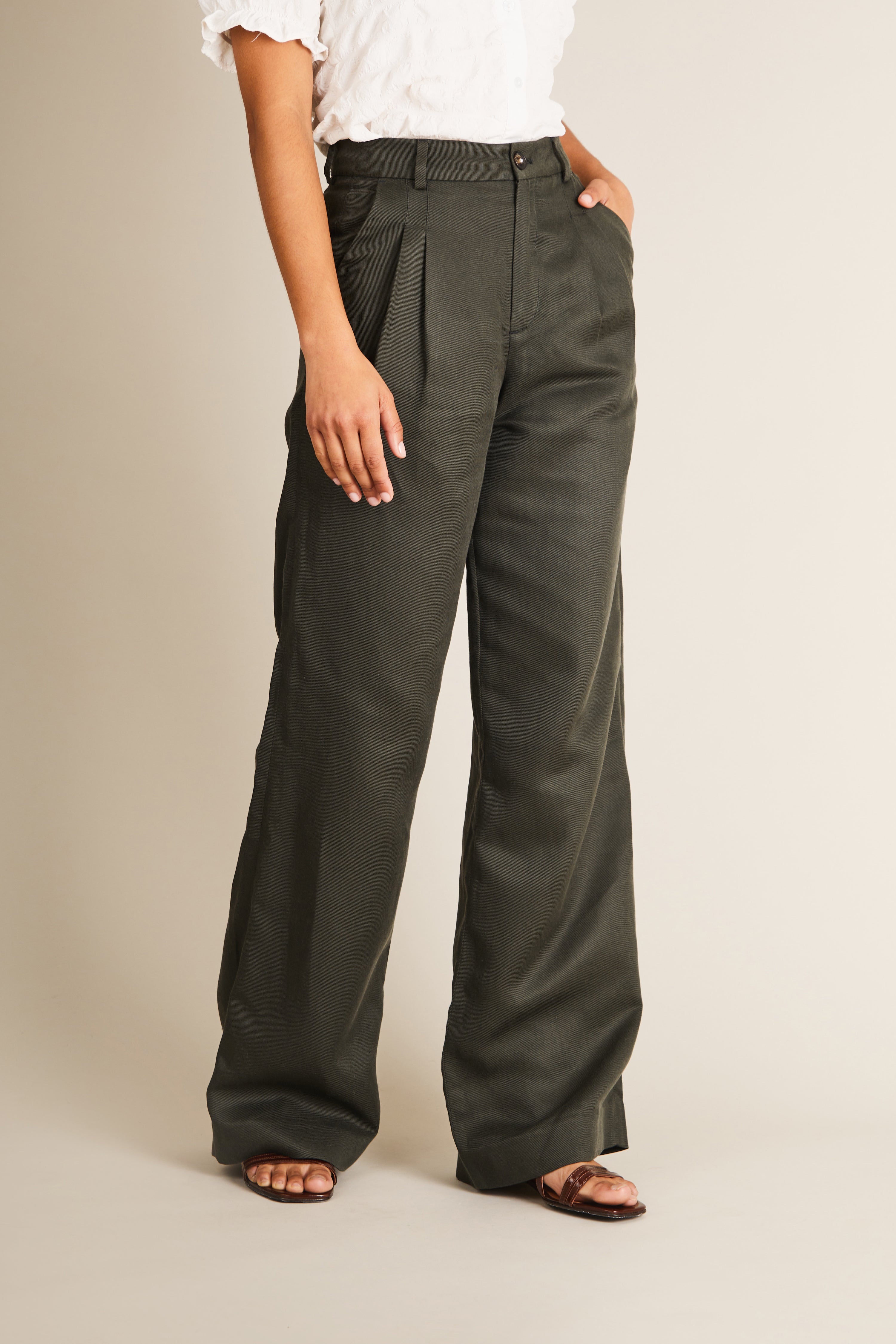 Green lightweight pleated pants
