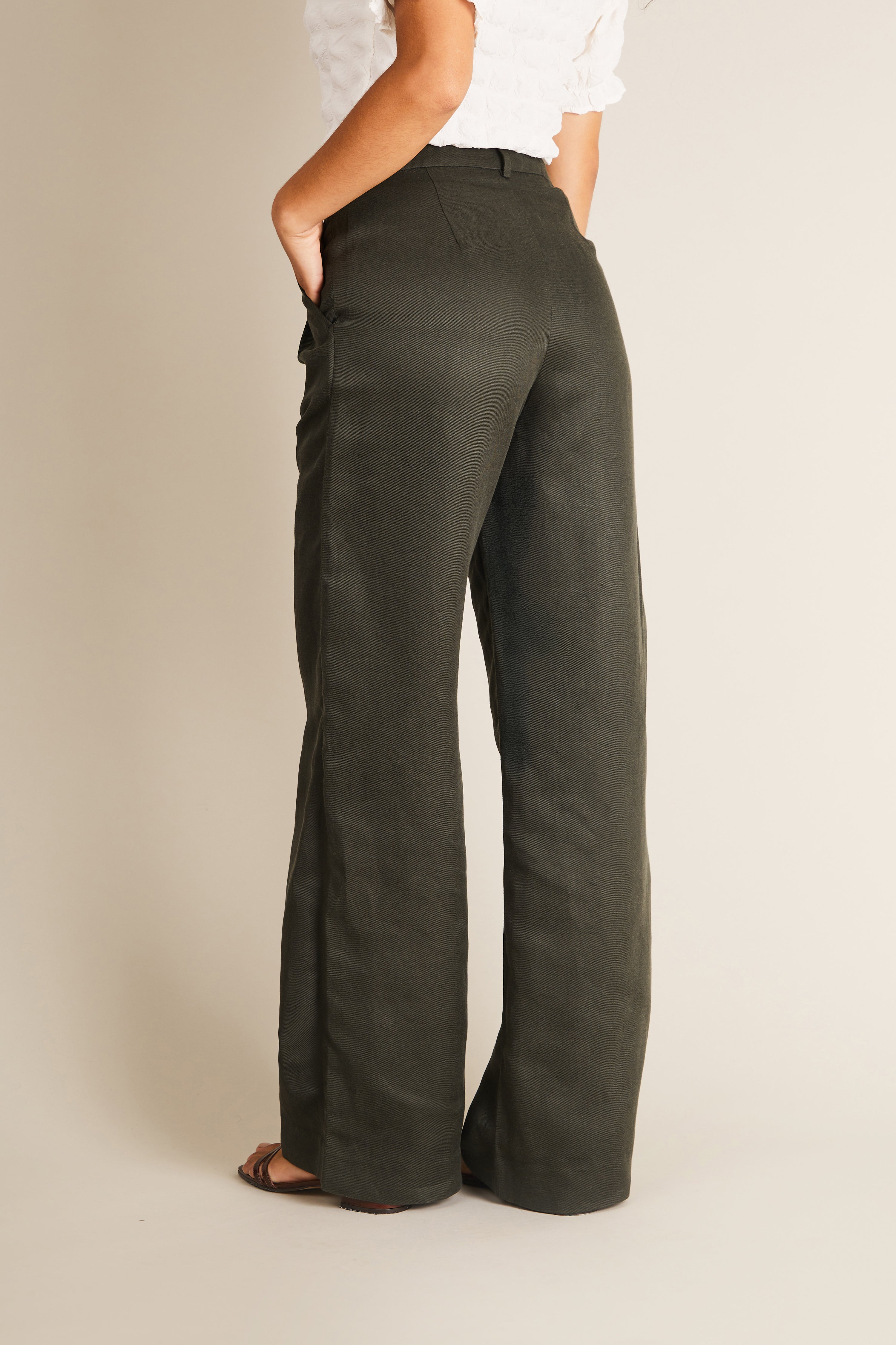 Green lightweight pleated pants