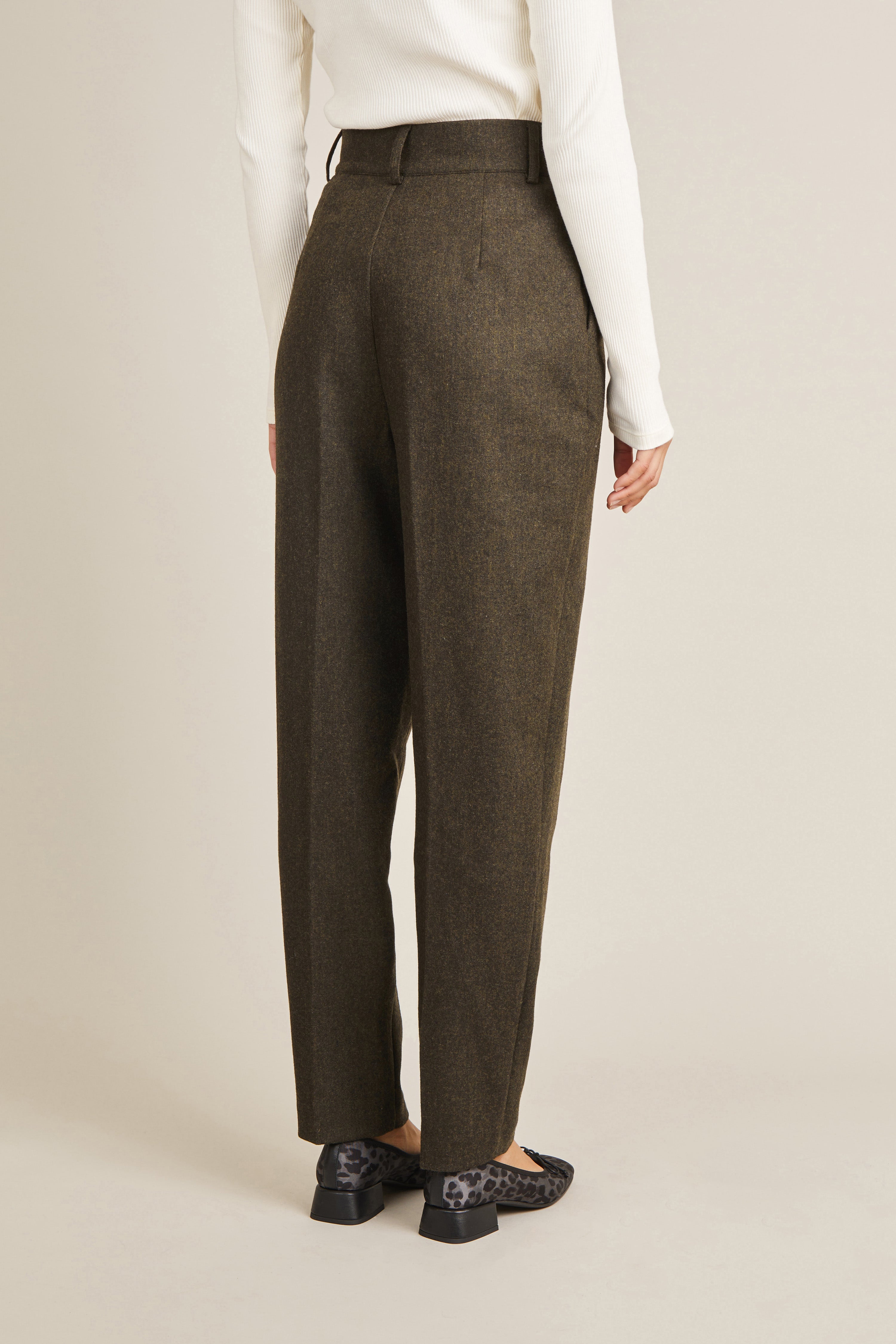 Flannel tailored pants in olive green