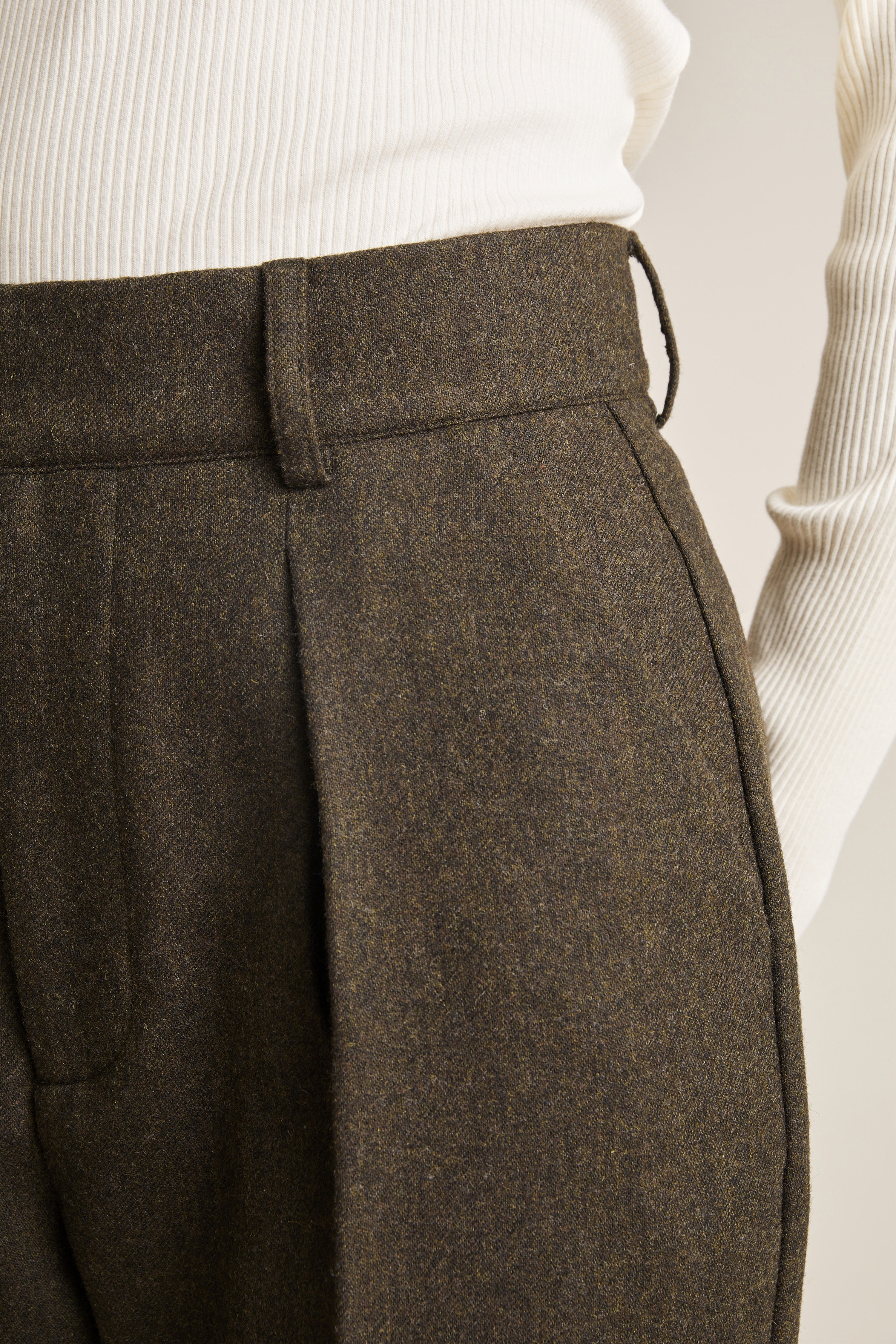 Flannel tailored pants in olive green