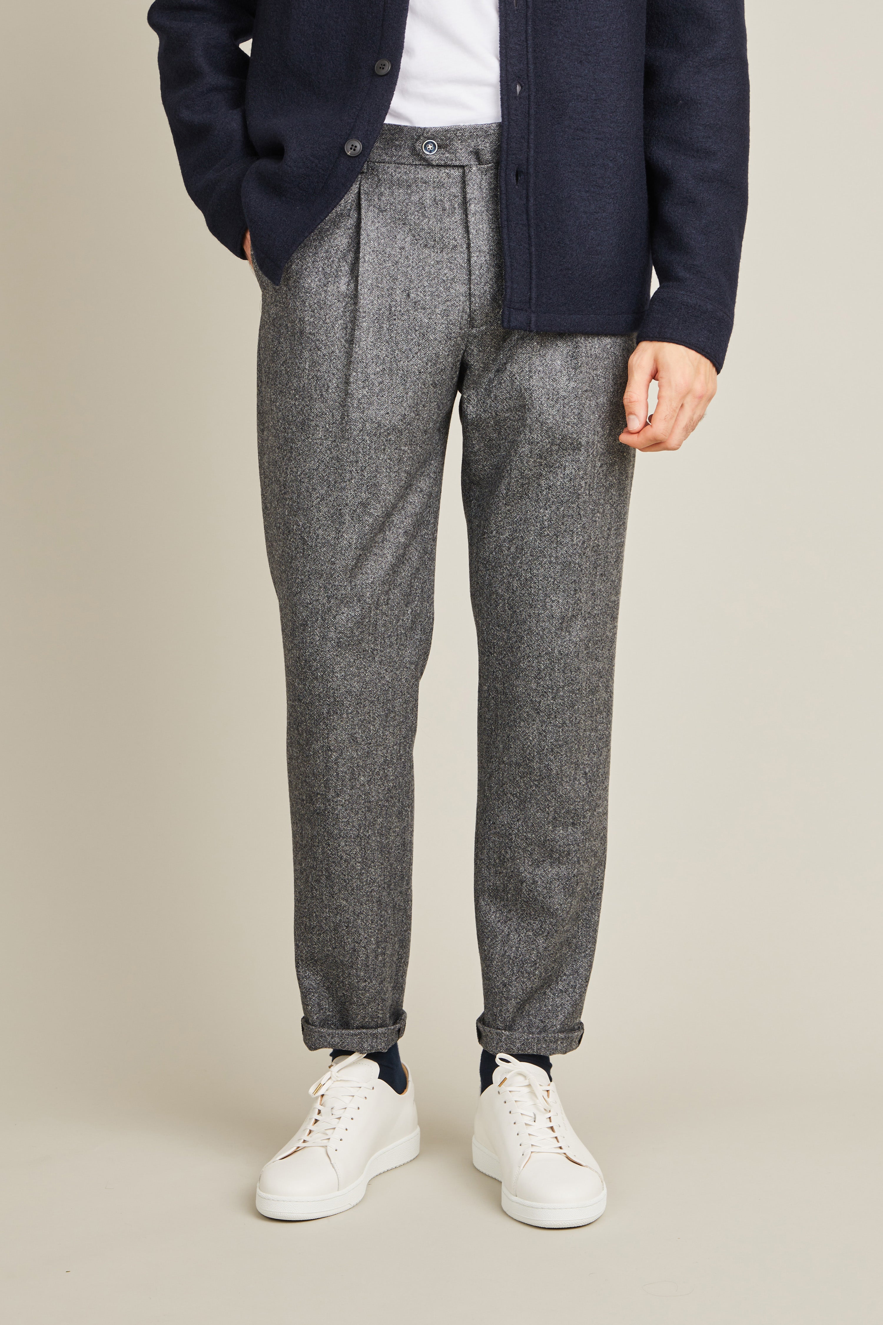 Flannel pleated pants in charcoal grey