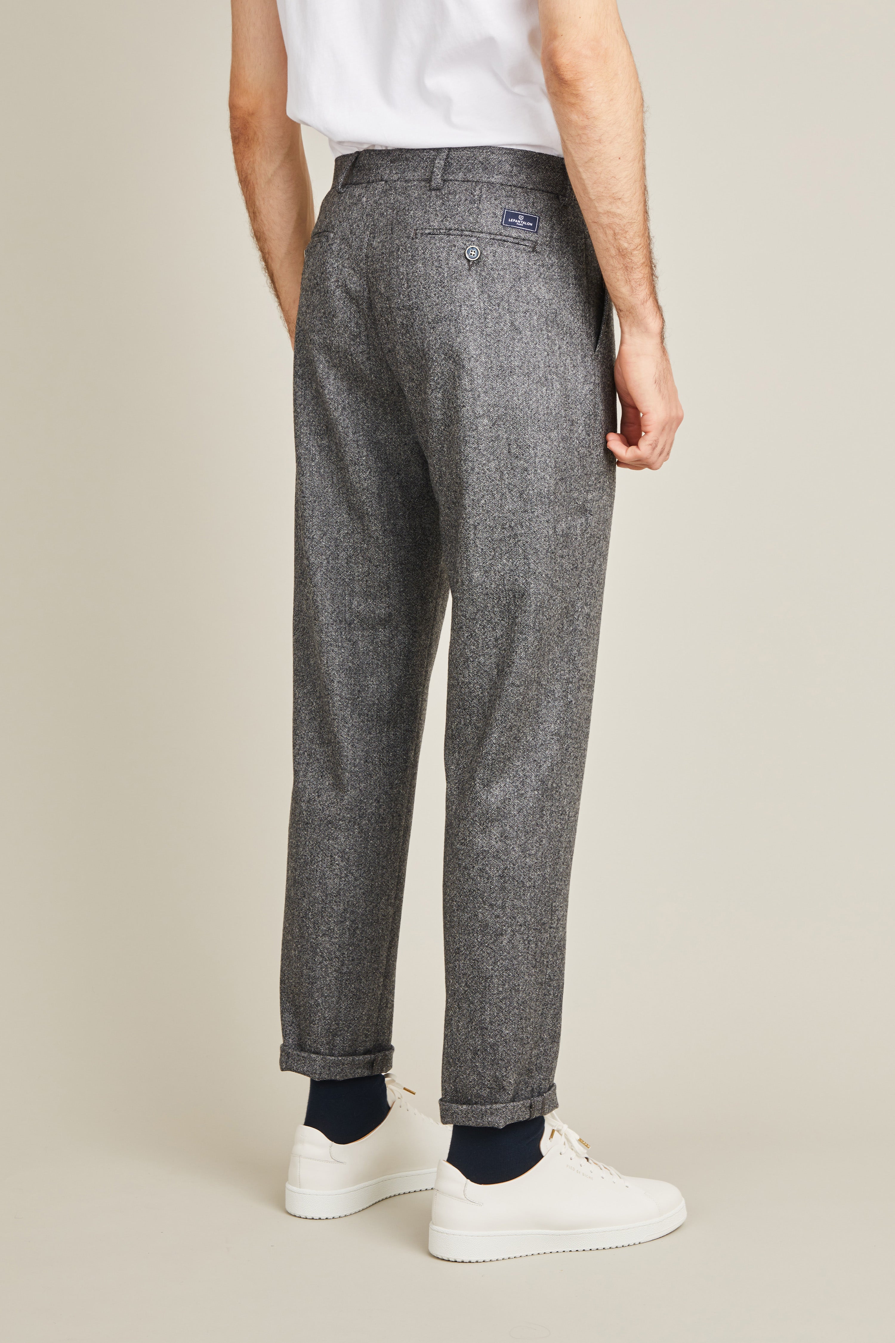 Flannel pleated pants in charcoal grey