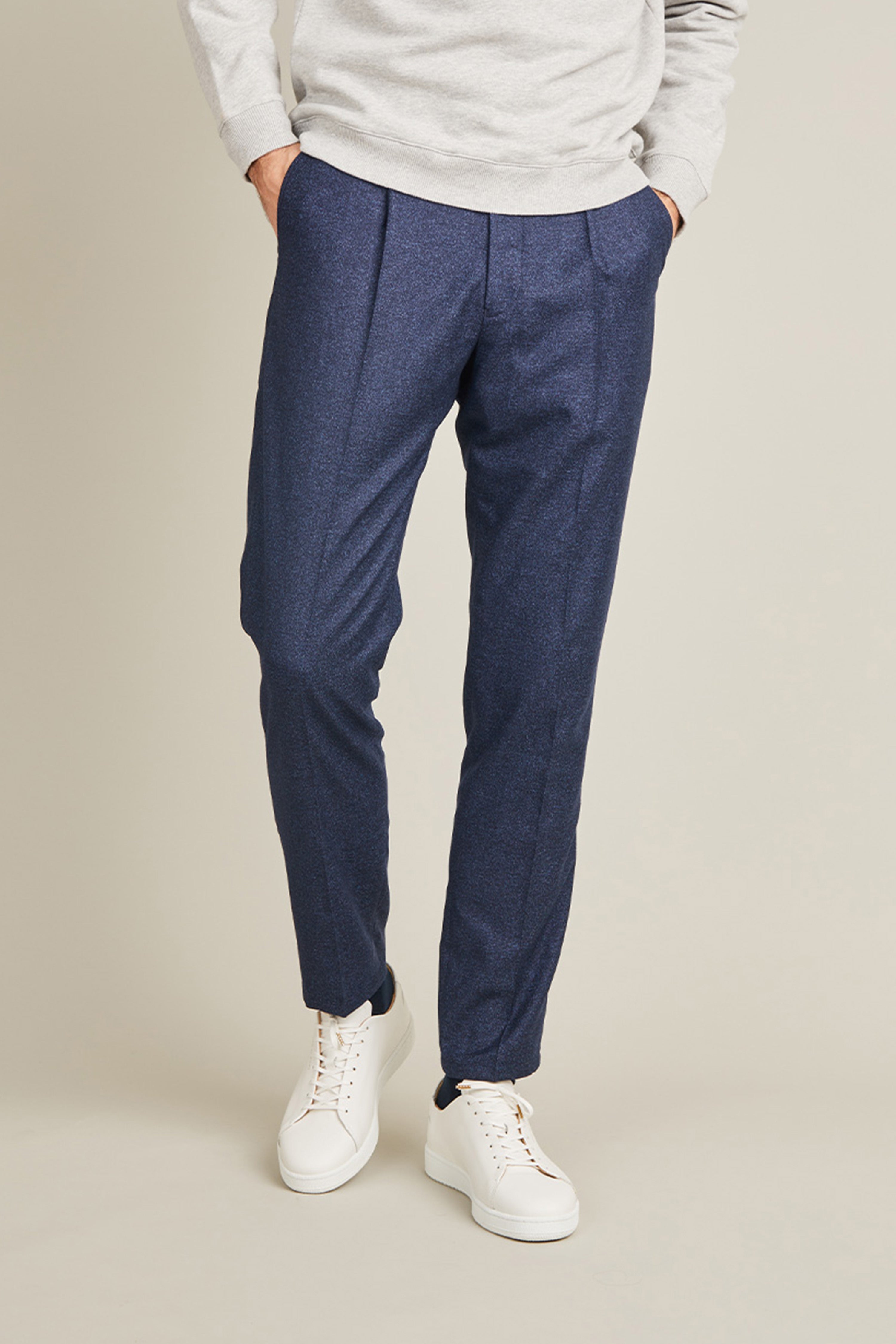Flannel pleated pants in navy blue
