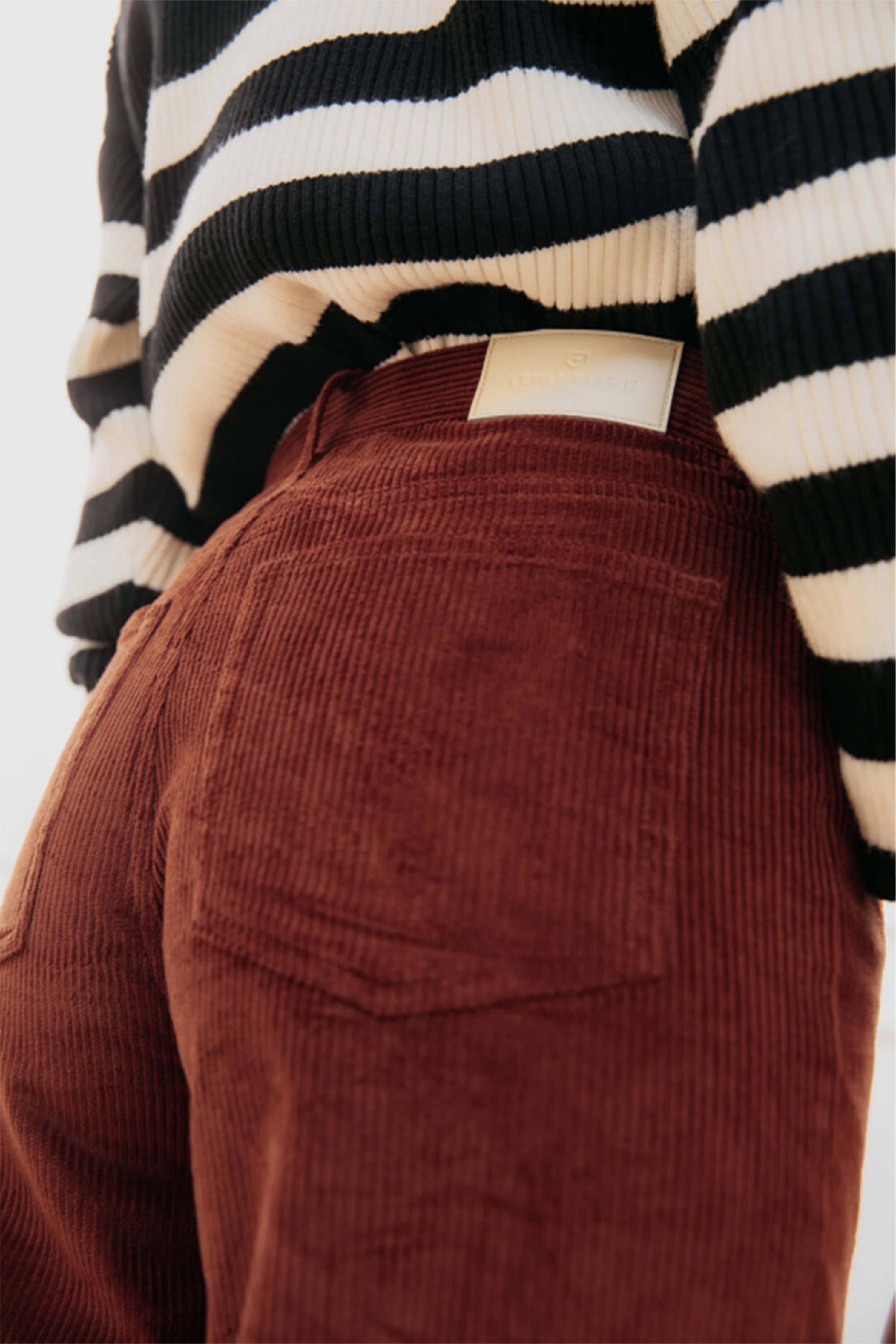 Pantalon en velours droit rouge brique