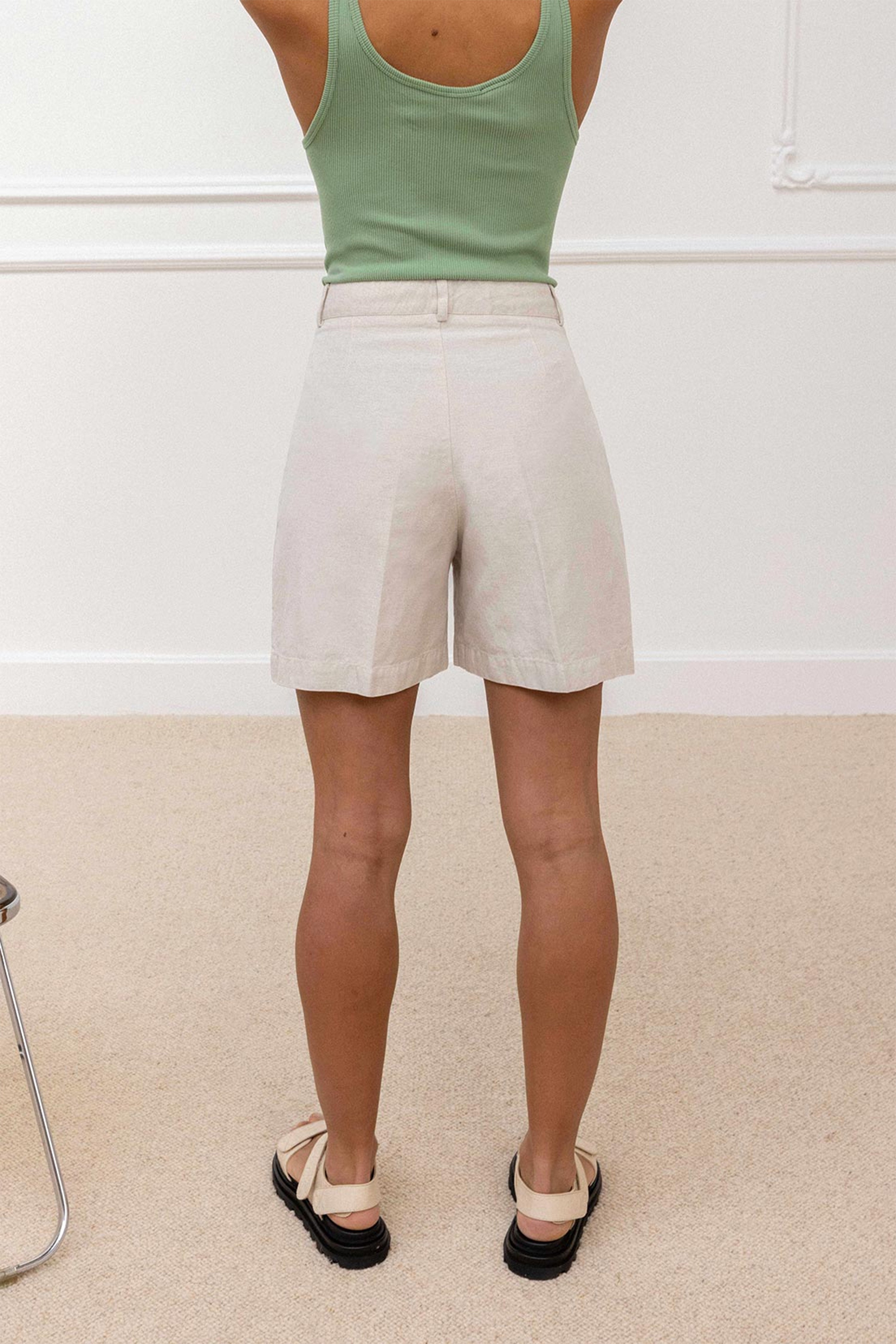Short léger écru