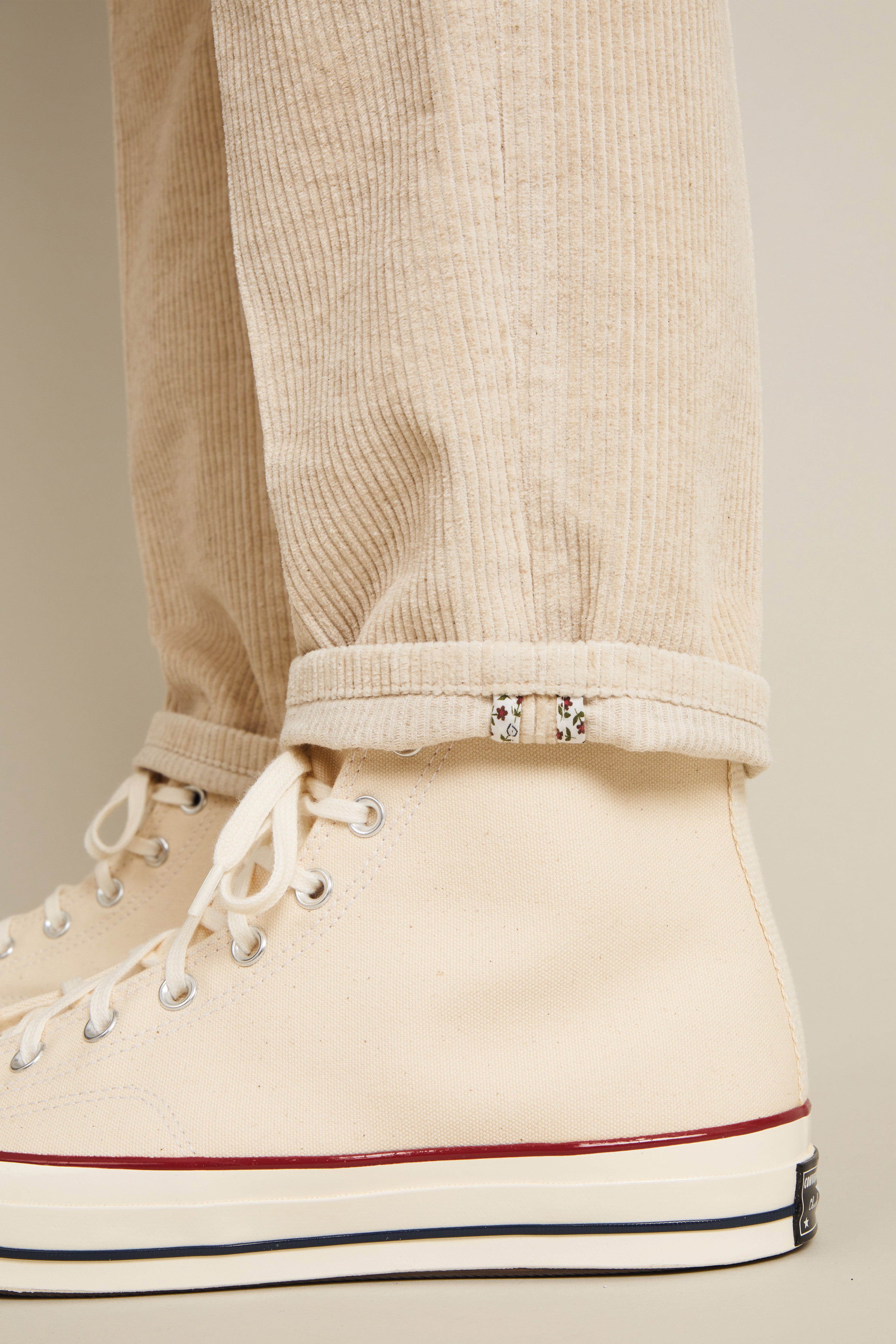 Ecru velvet pleated chinos