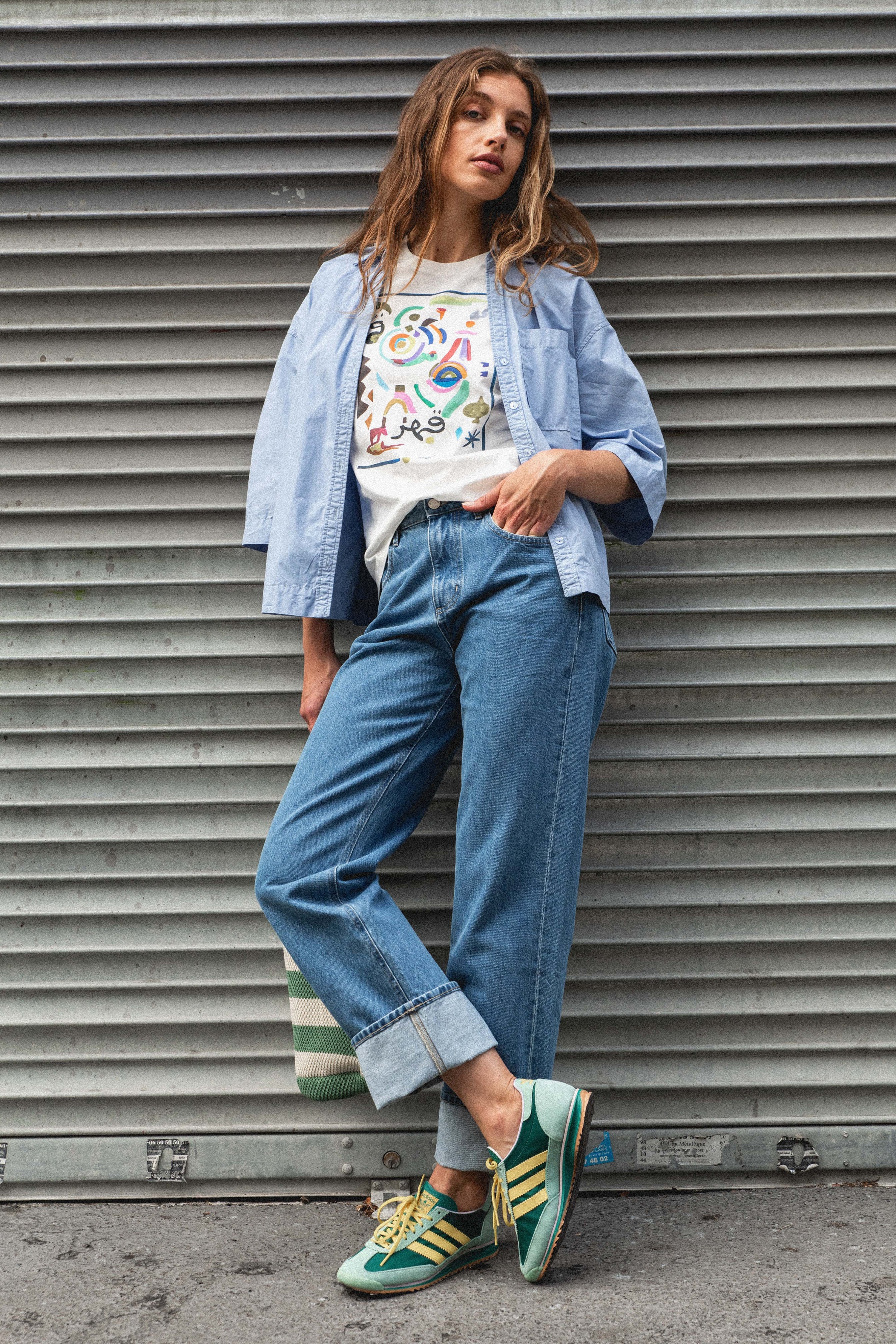 middle blue boyfriend Jeans