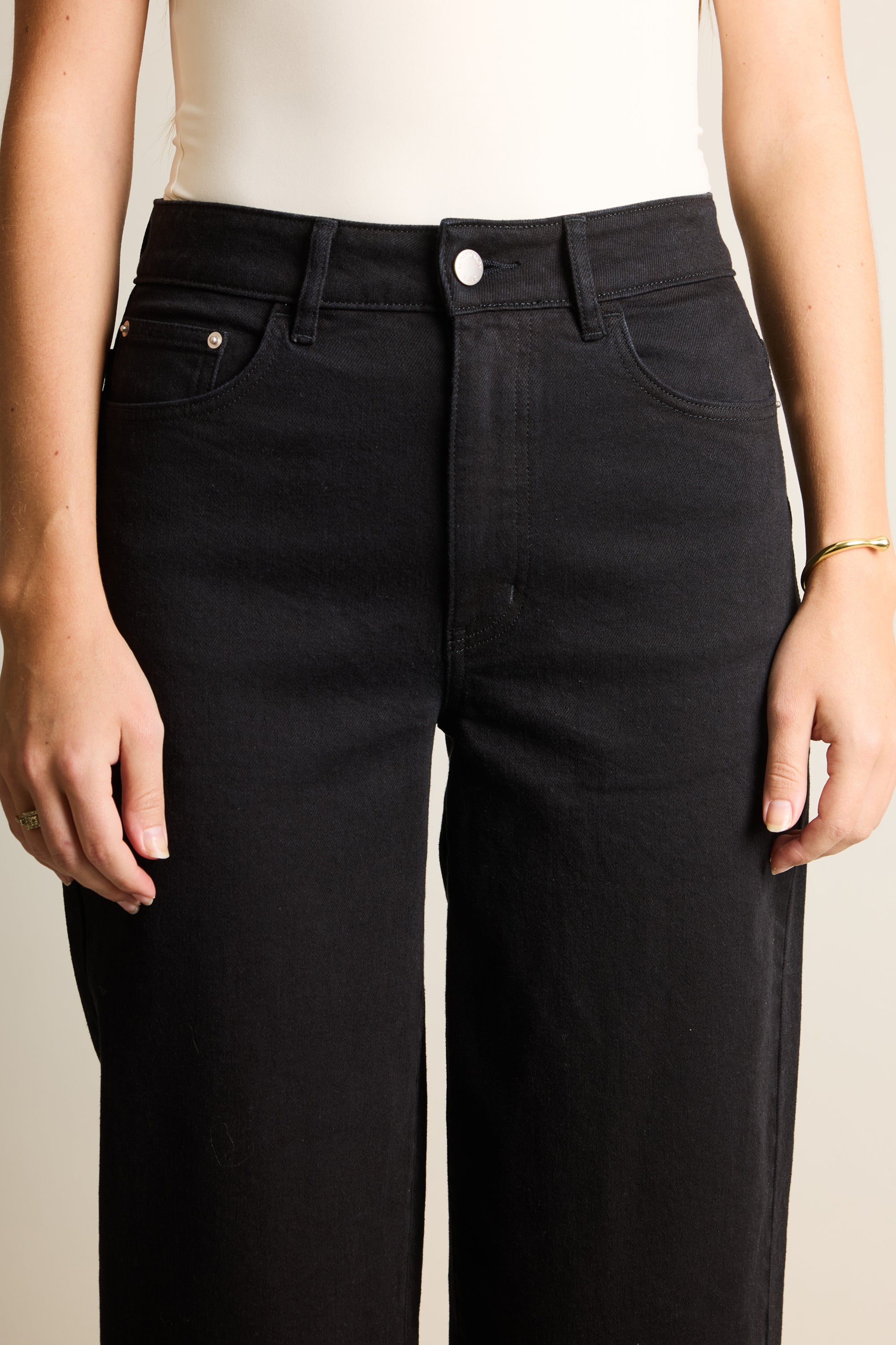 Black balloon jeans