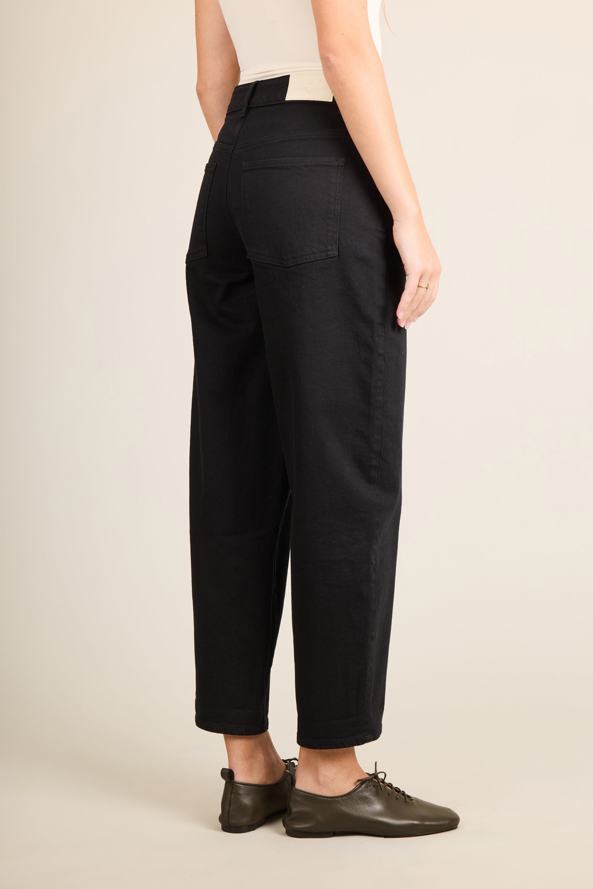 Black balloon jeans