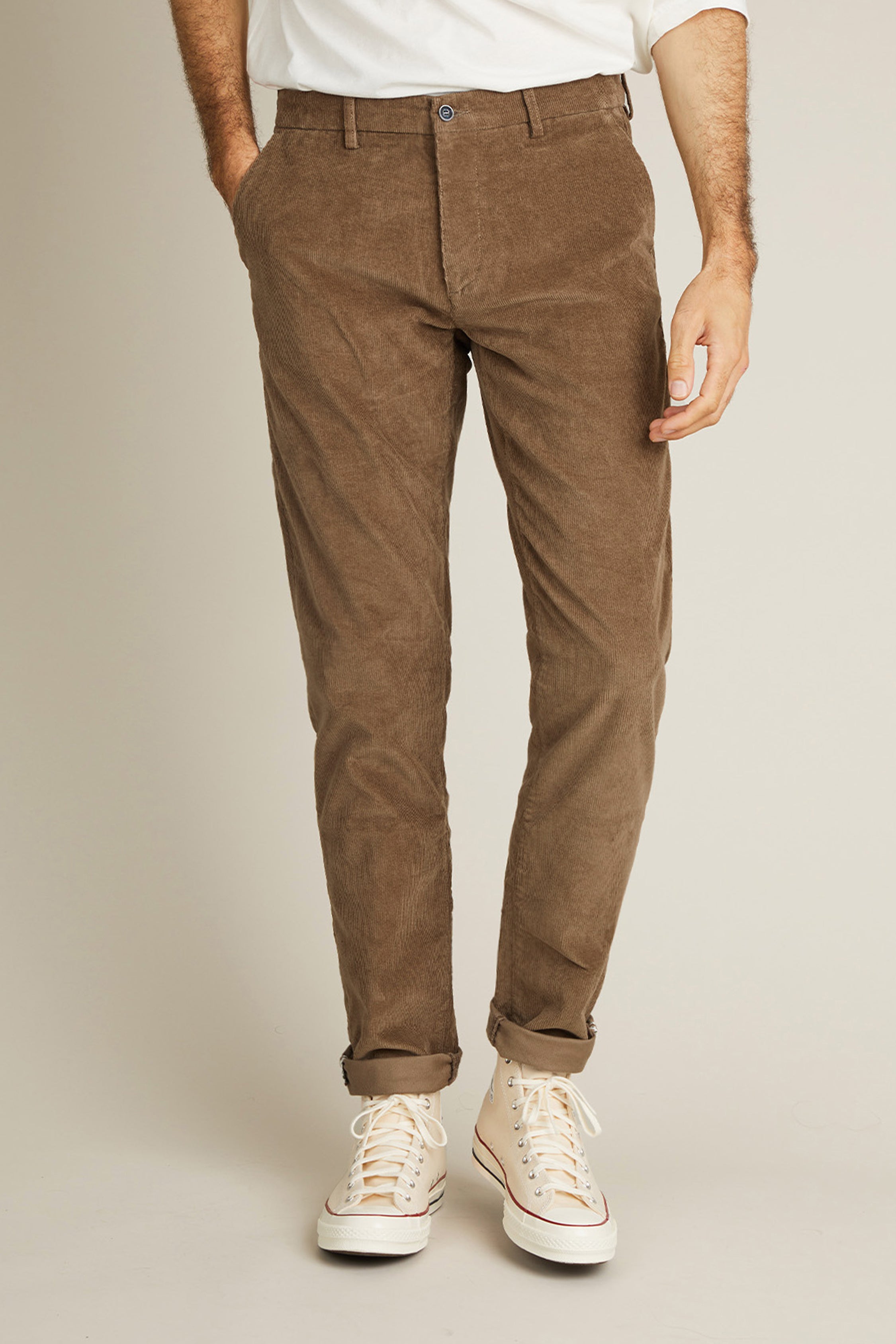 Snuff-colored corderoy chinos