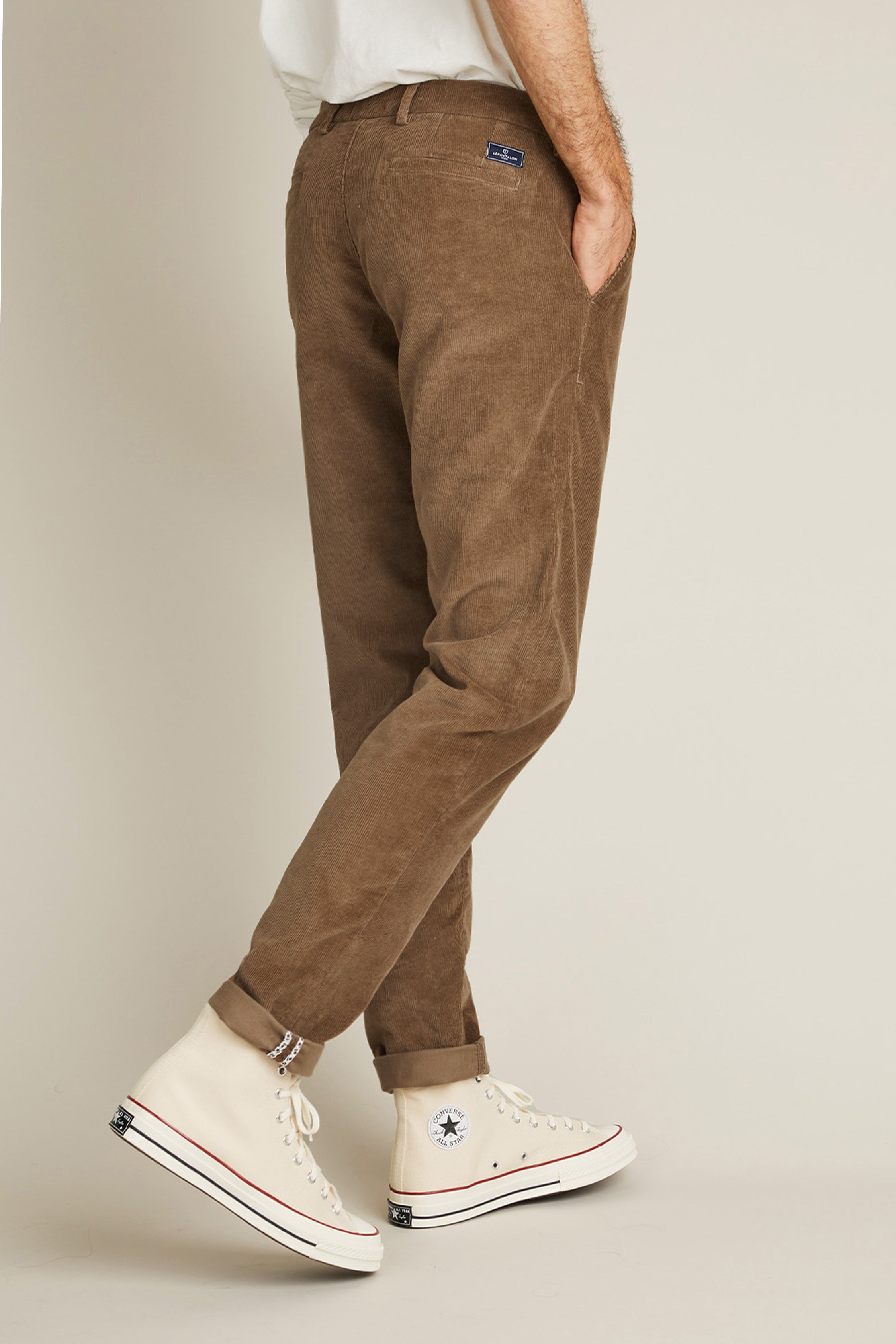 Snuff-colored corderoy chinos