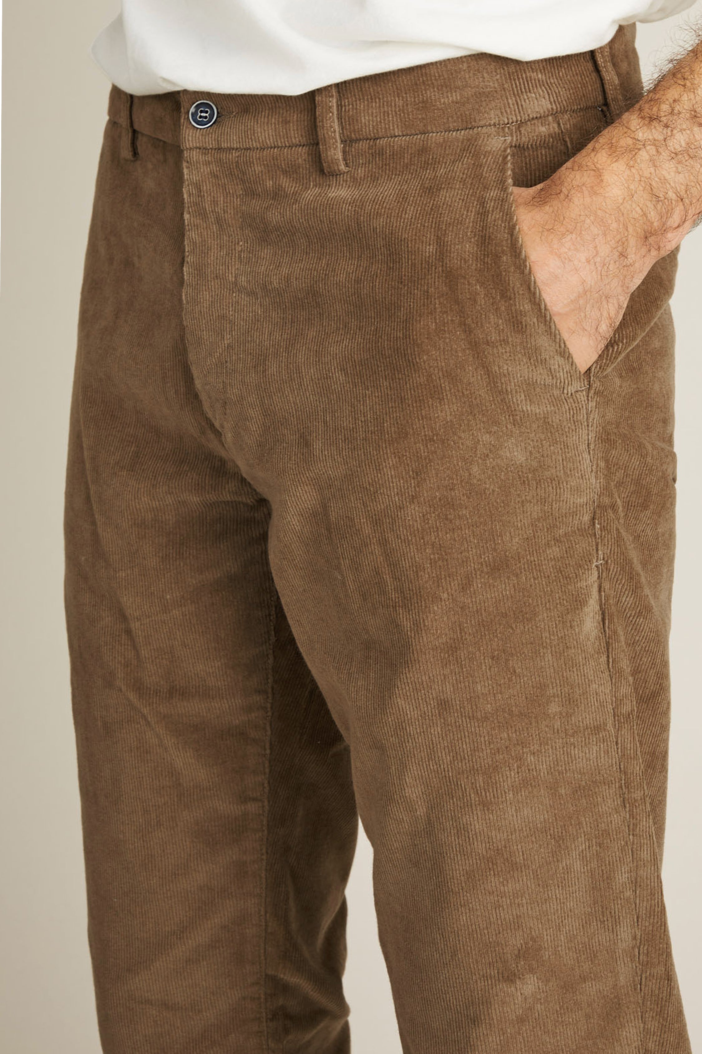 Snuff-colored corderoy chinos