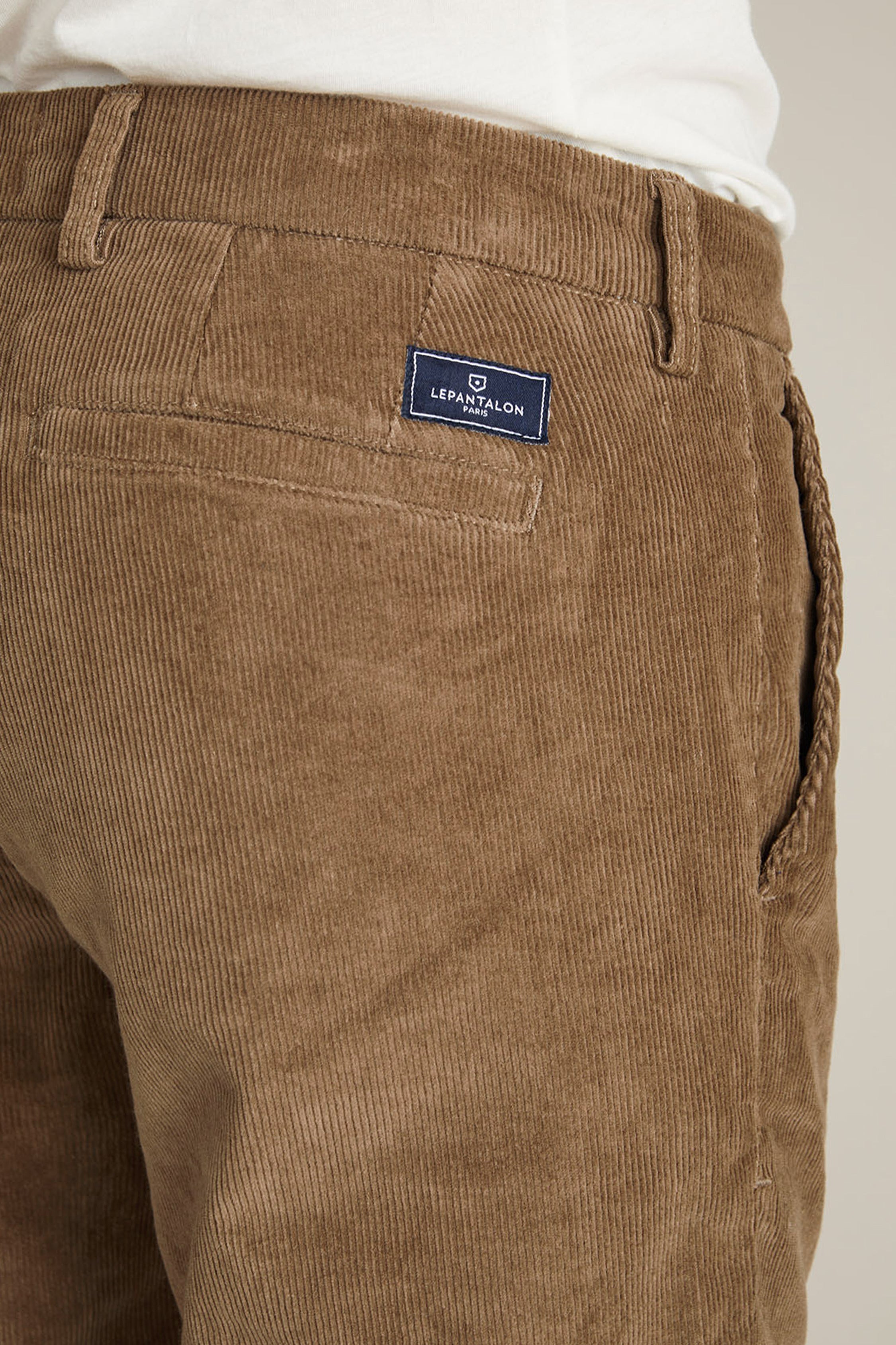 Snuff-colored corderoy chinos