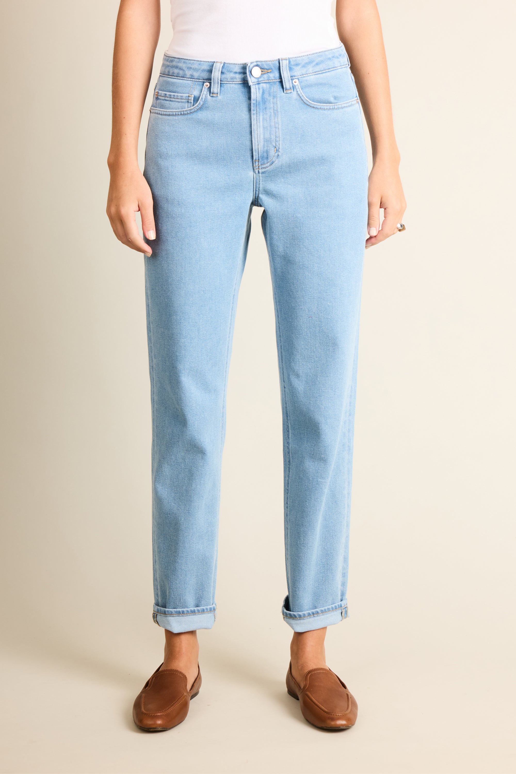 Jean girlfriend bleached
