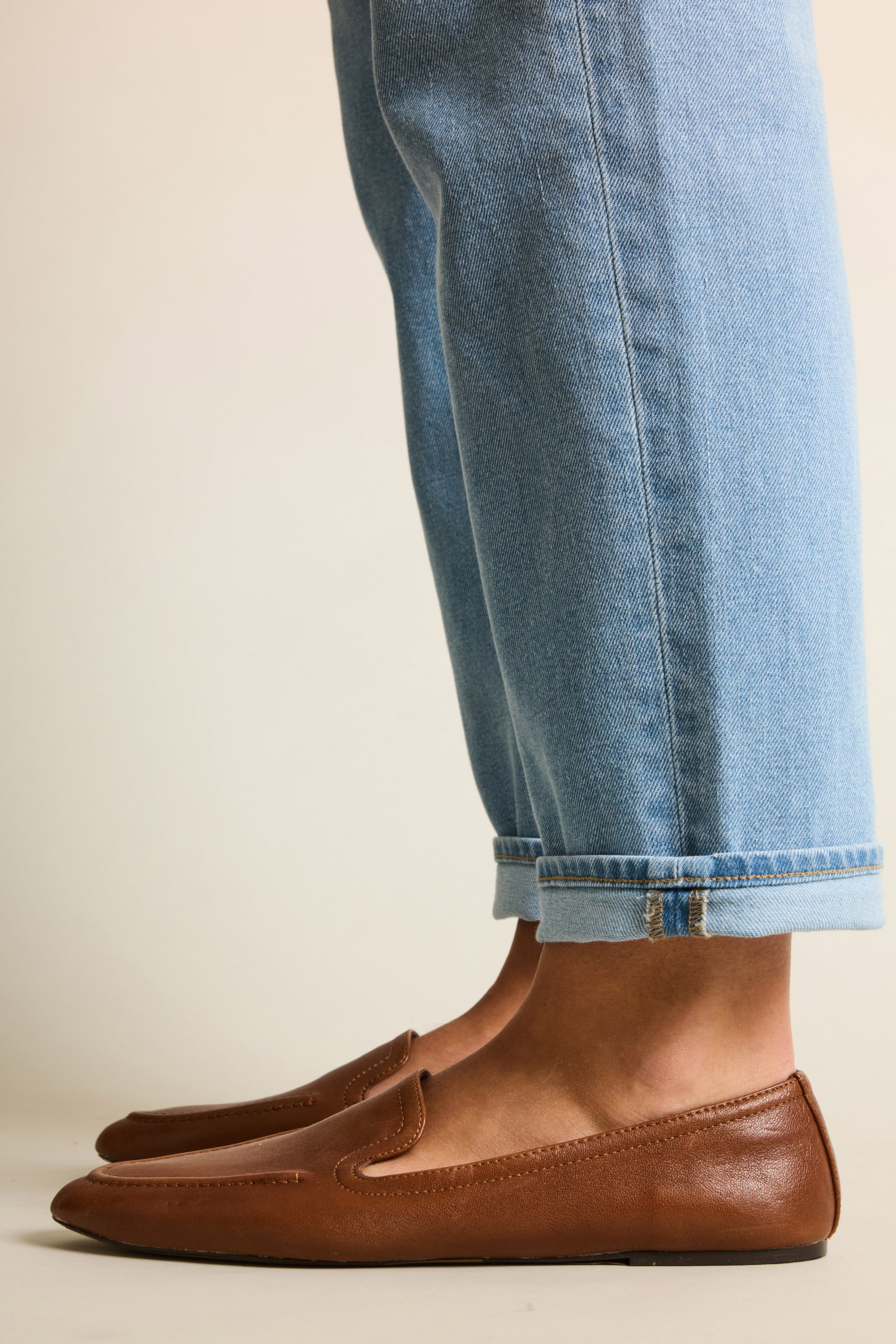 Jean girlfriend bleached