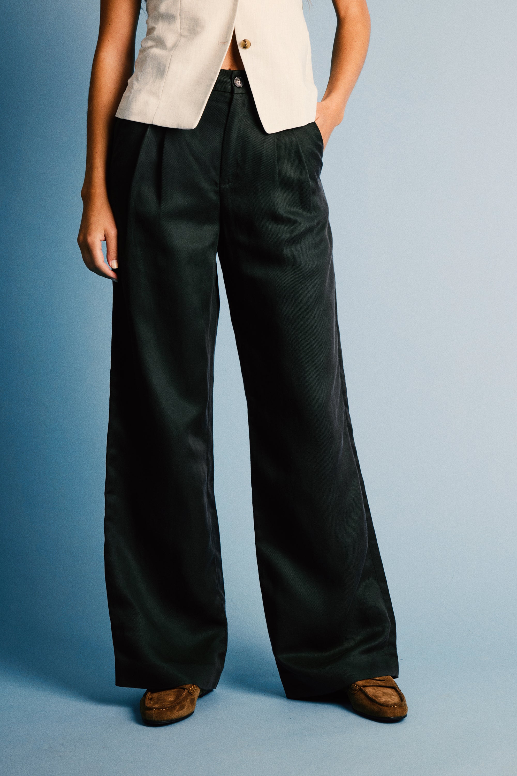 Green lightweight pleated pants