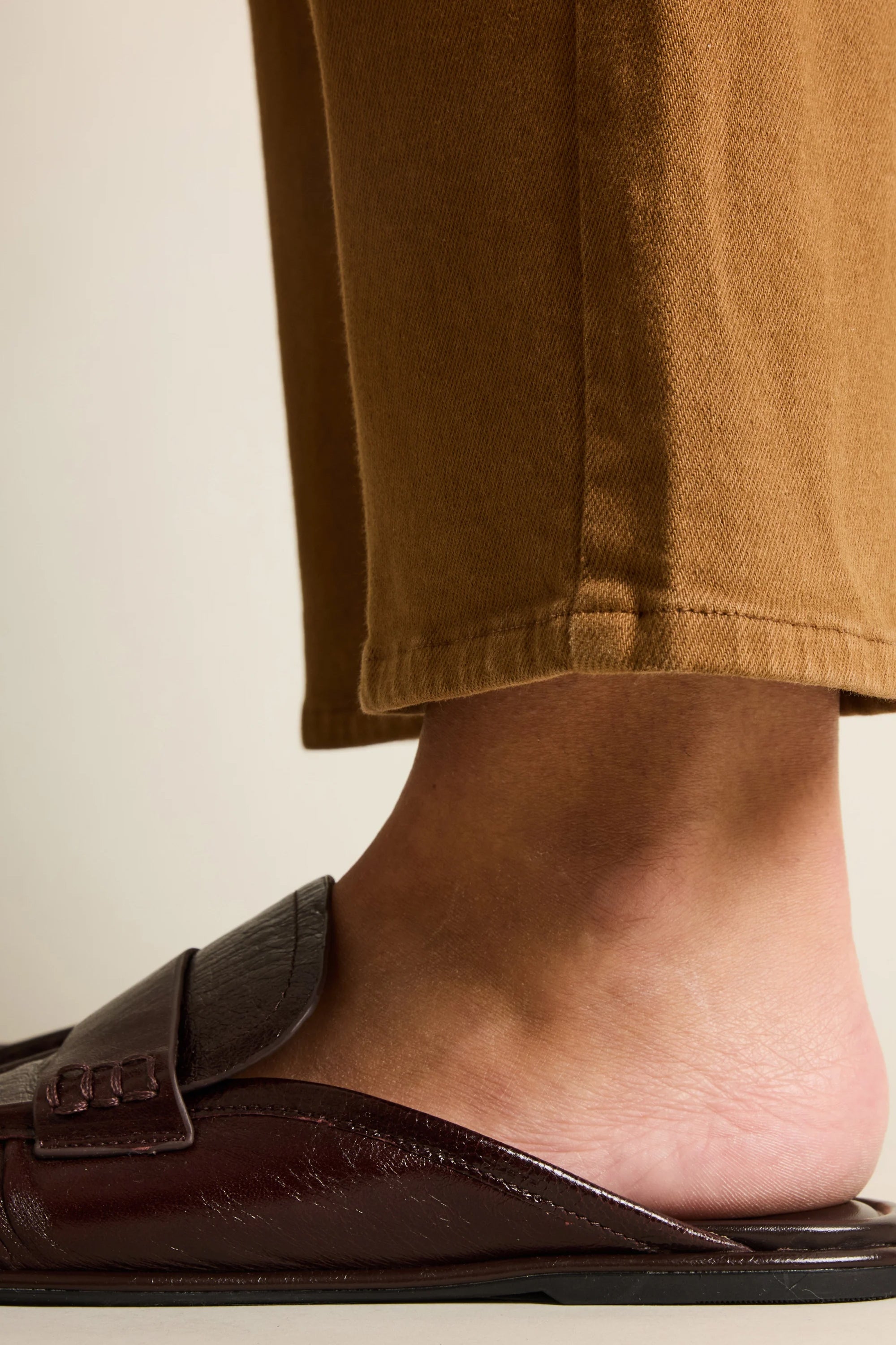 Caramel flared jeans