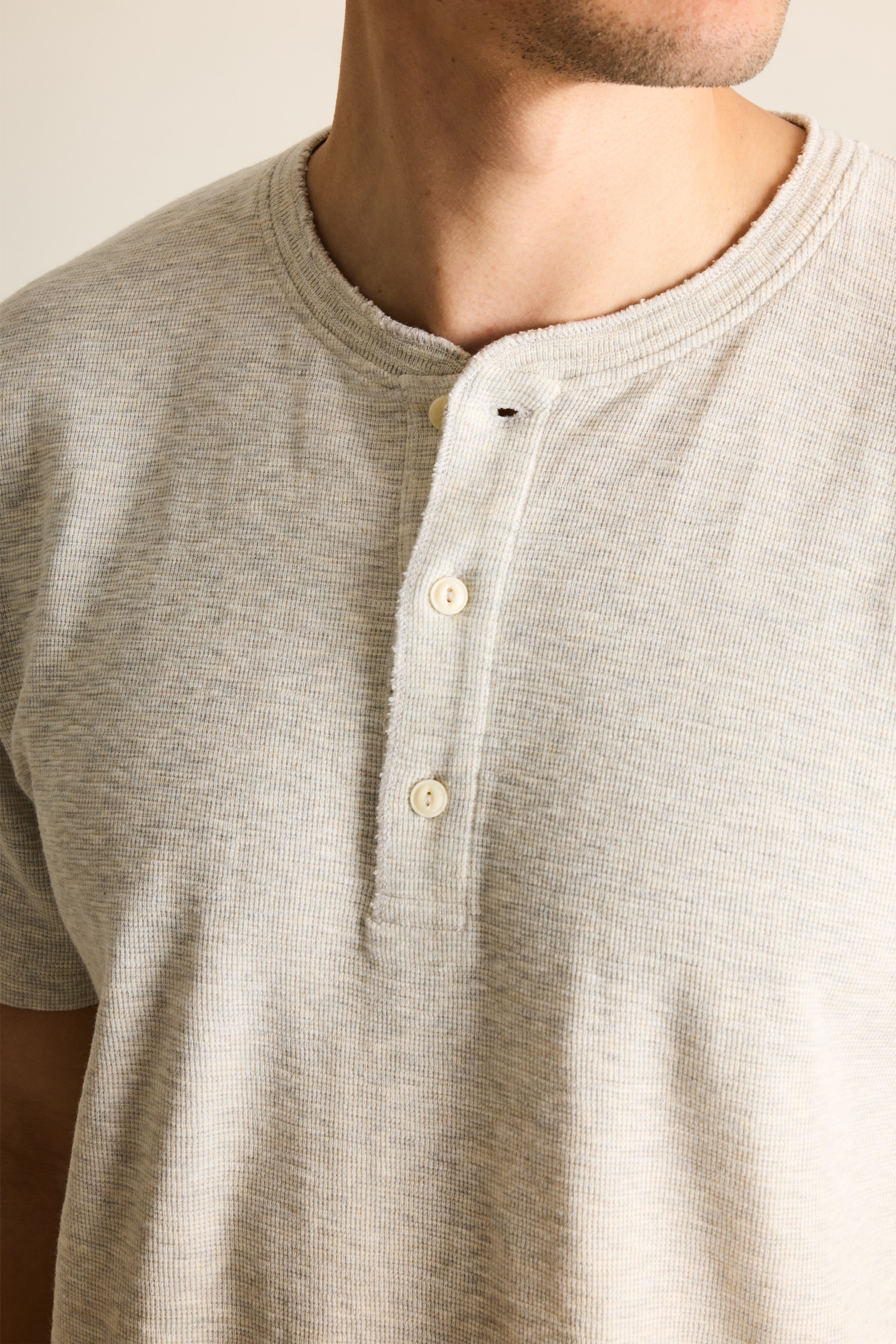 Tee-shirt henley gris chiné