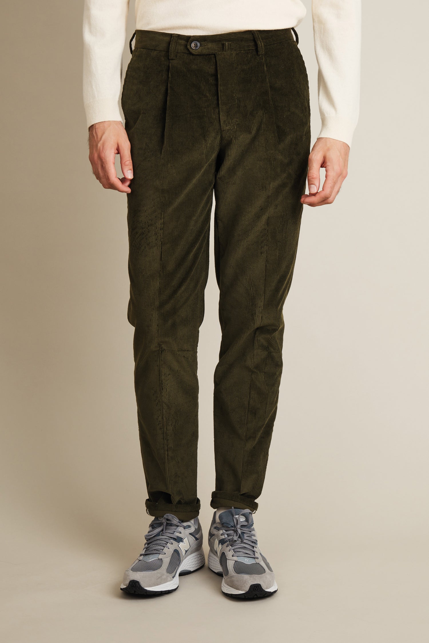 Khaki velvet pleated chinos