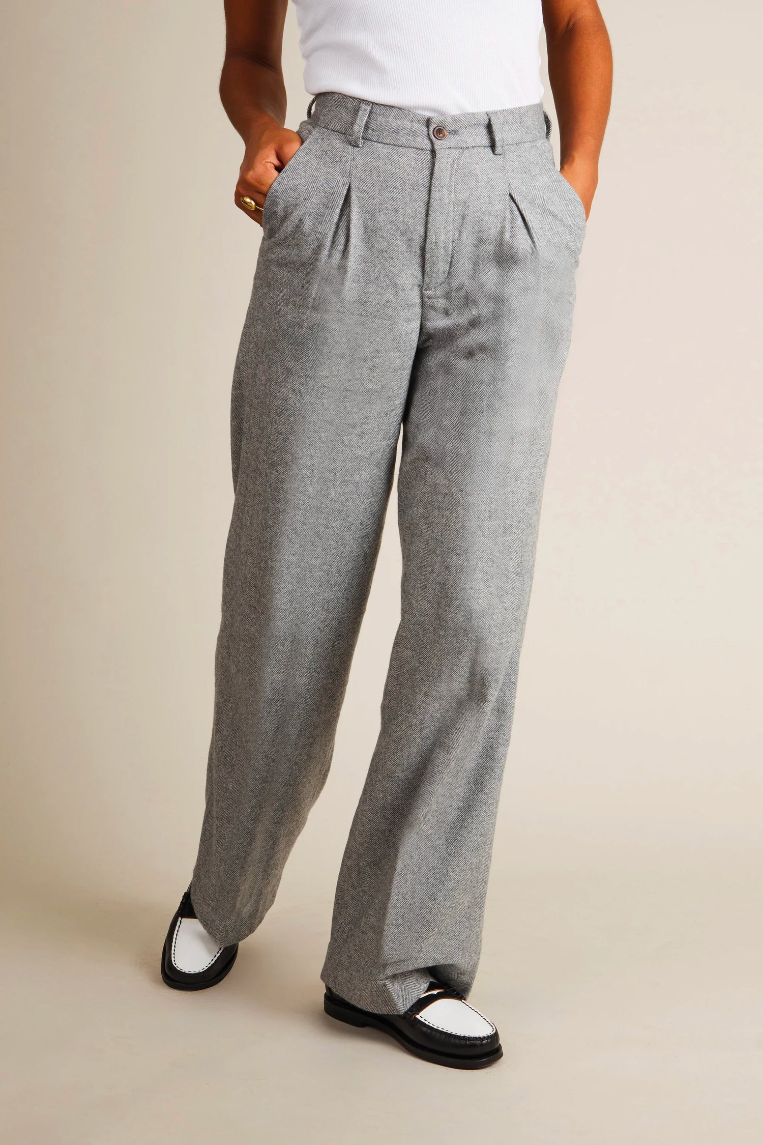 Pantalon à pinces flanelle chevron gris