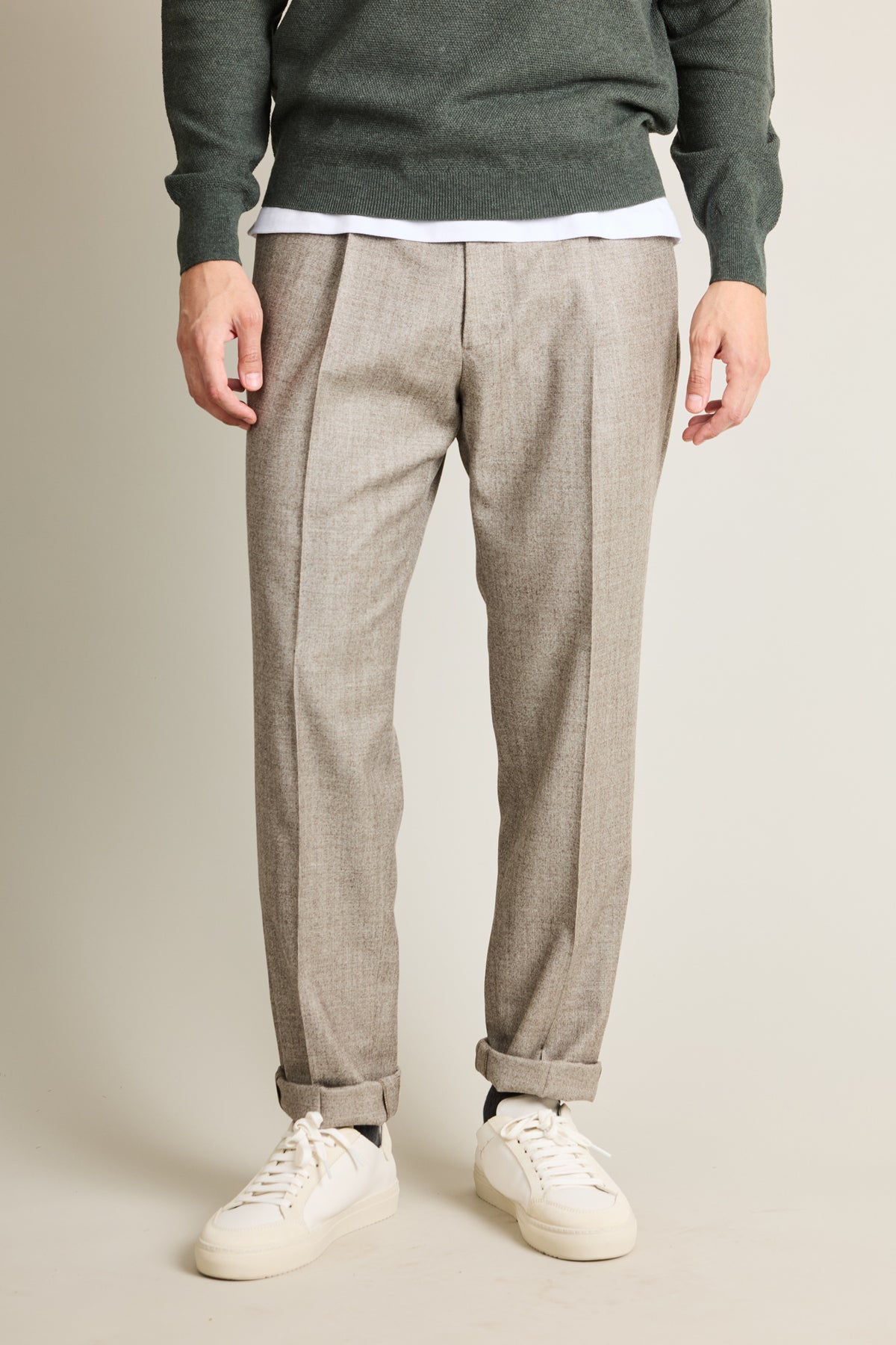 Beige pleated pants