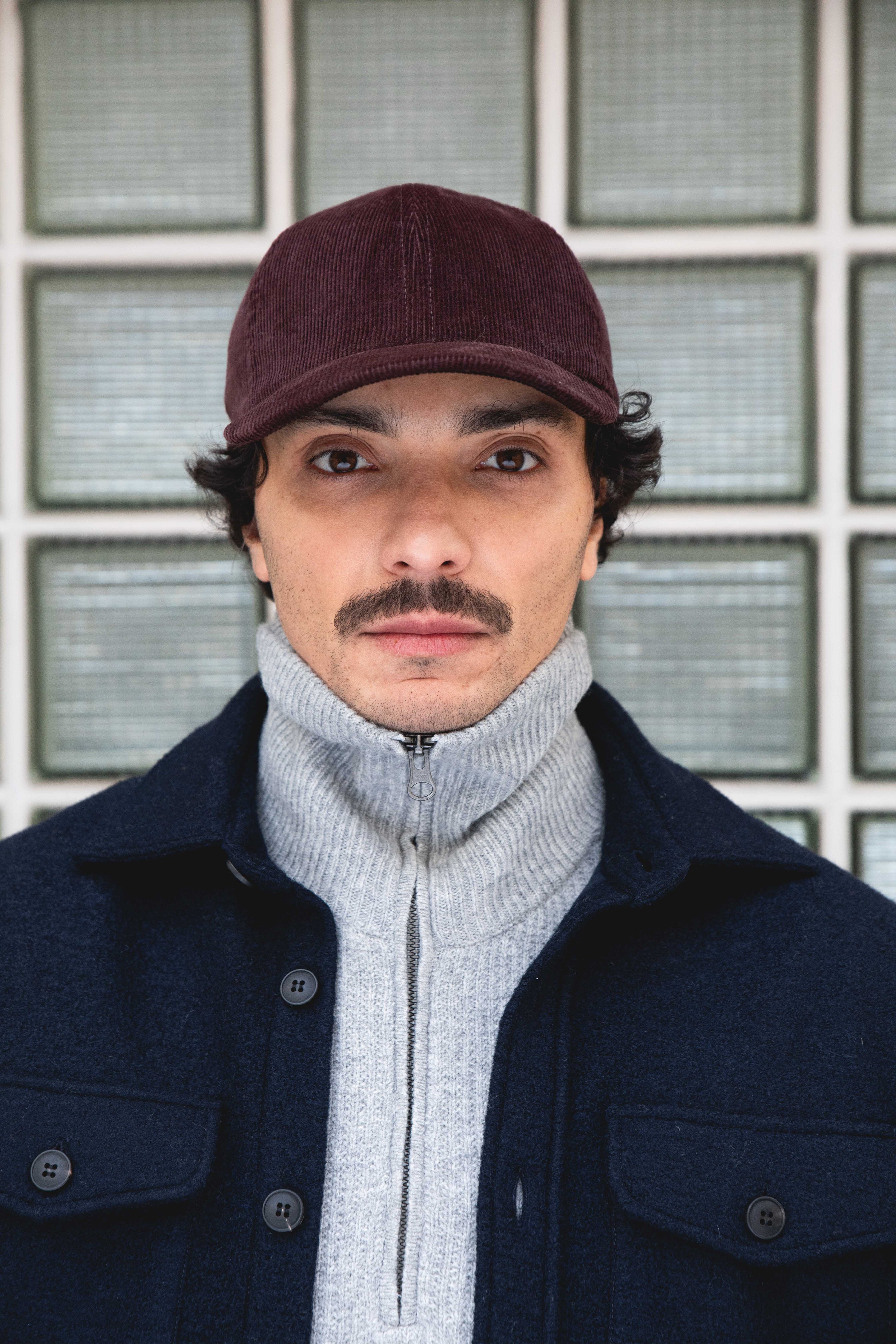 Casquette en velours bordeaux