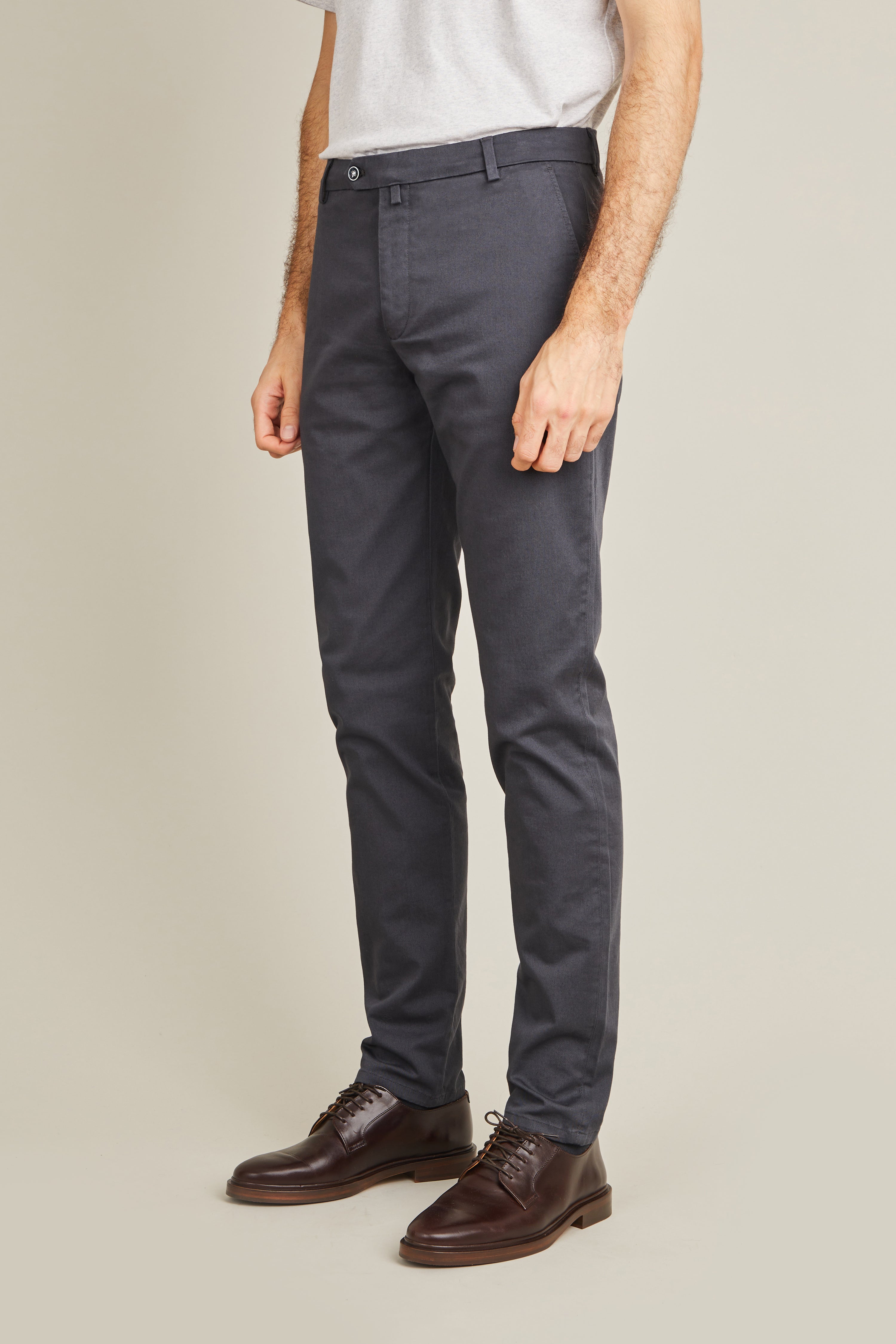Anthracite gray chinos