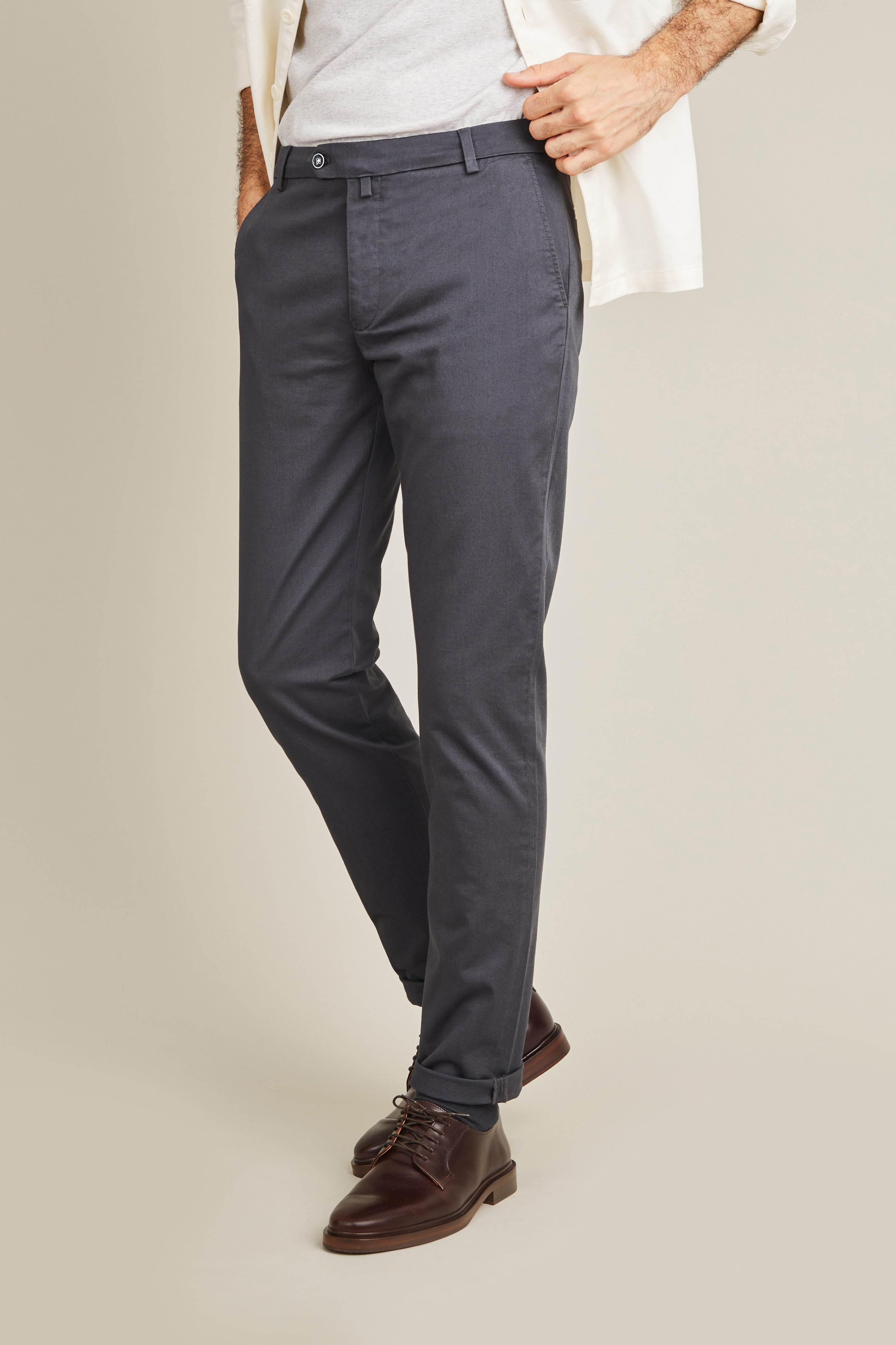 Anthracite gray chinos