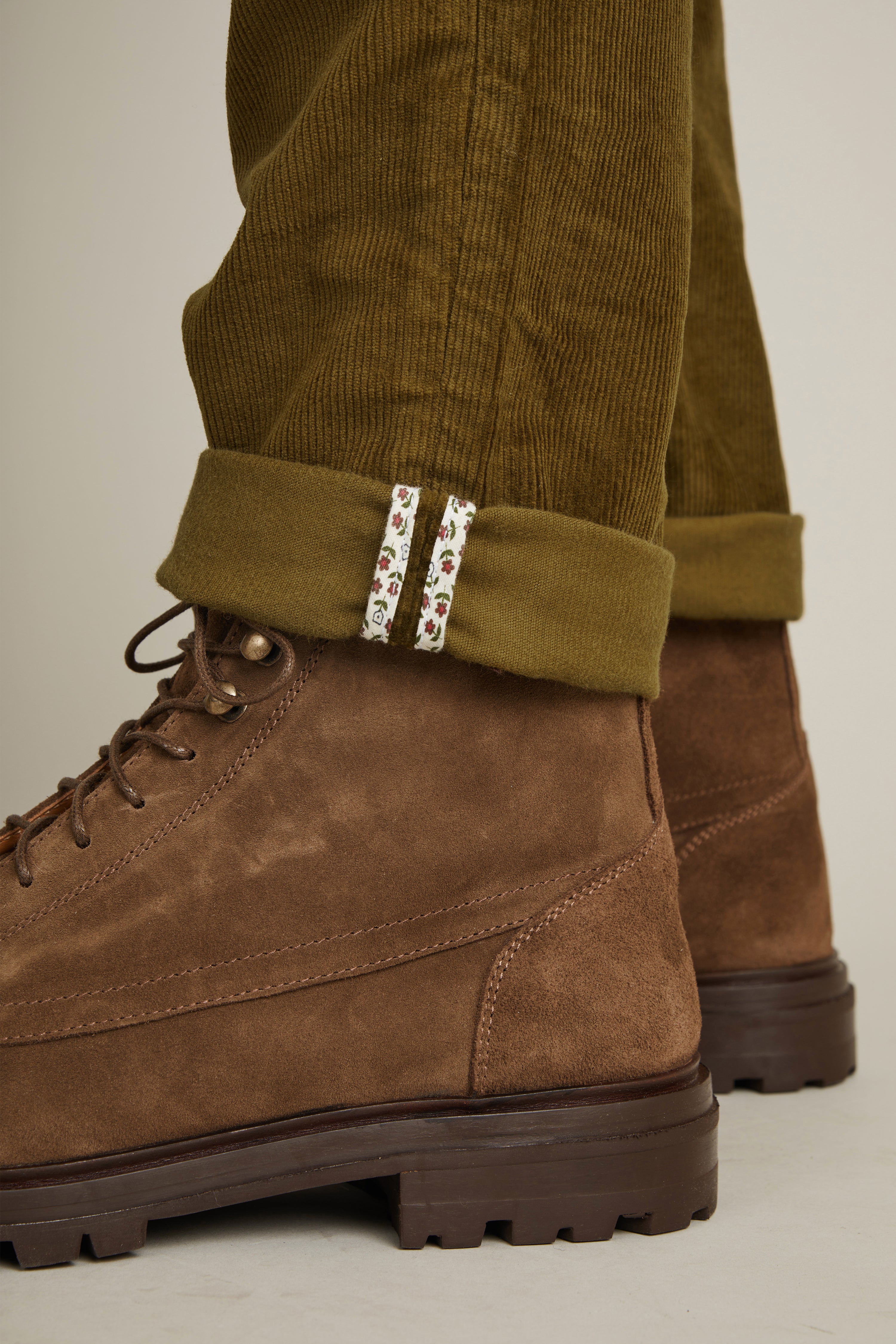 Bronze corderoy chinos